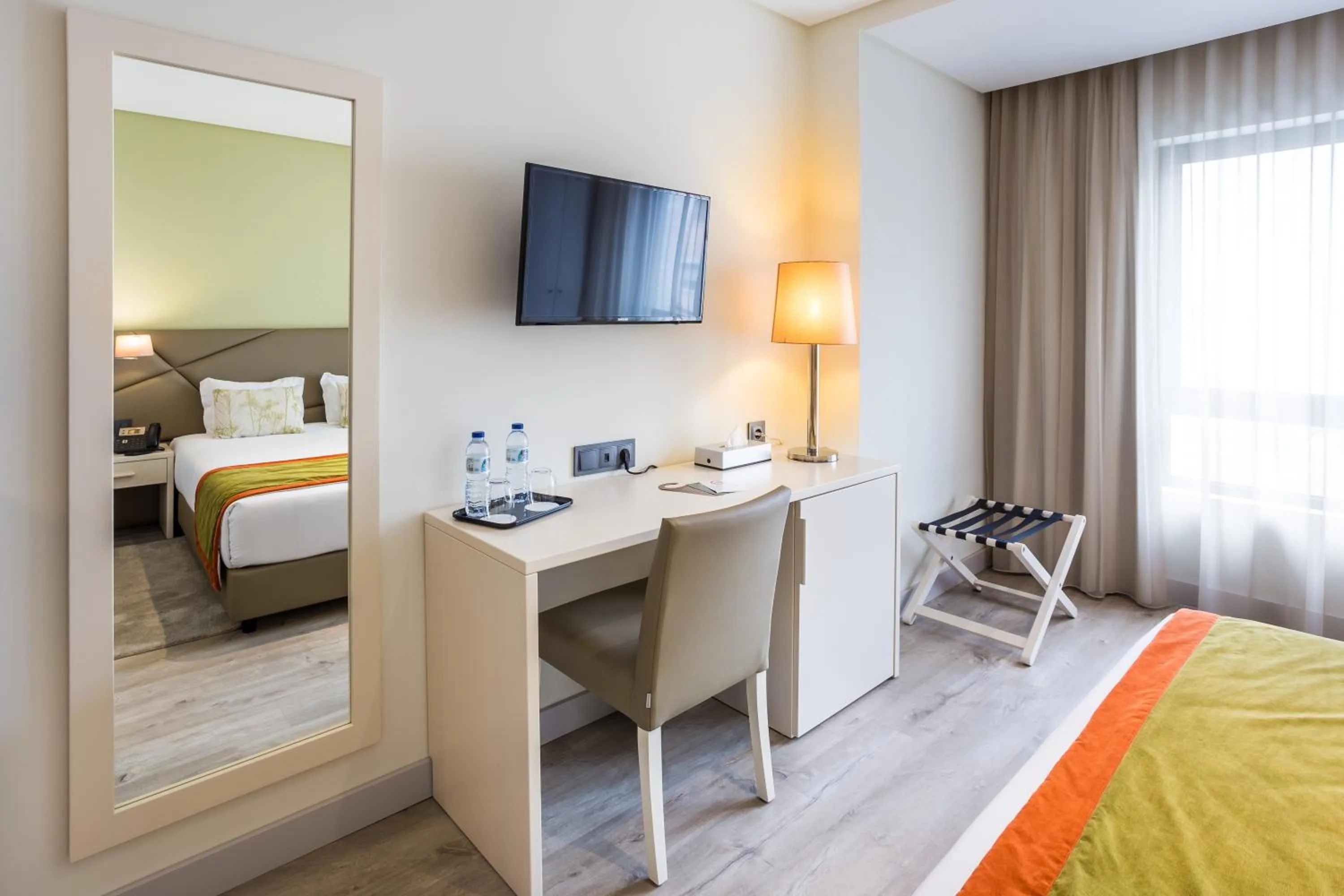 Bedroom, Bed in Empire Lisbon Hotel