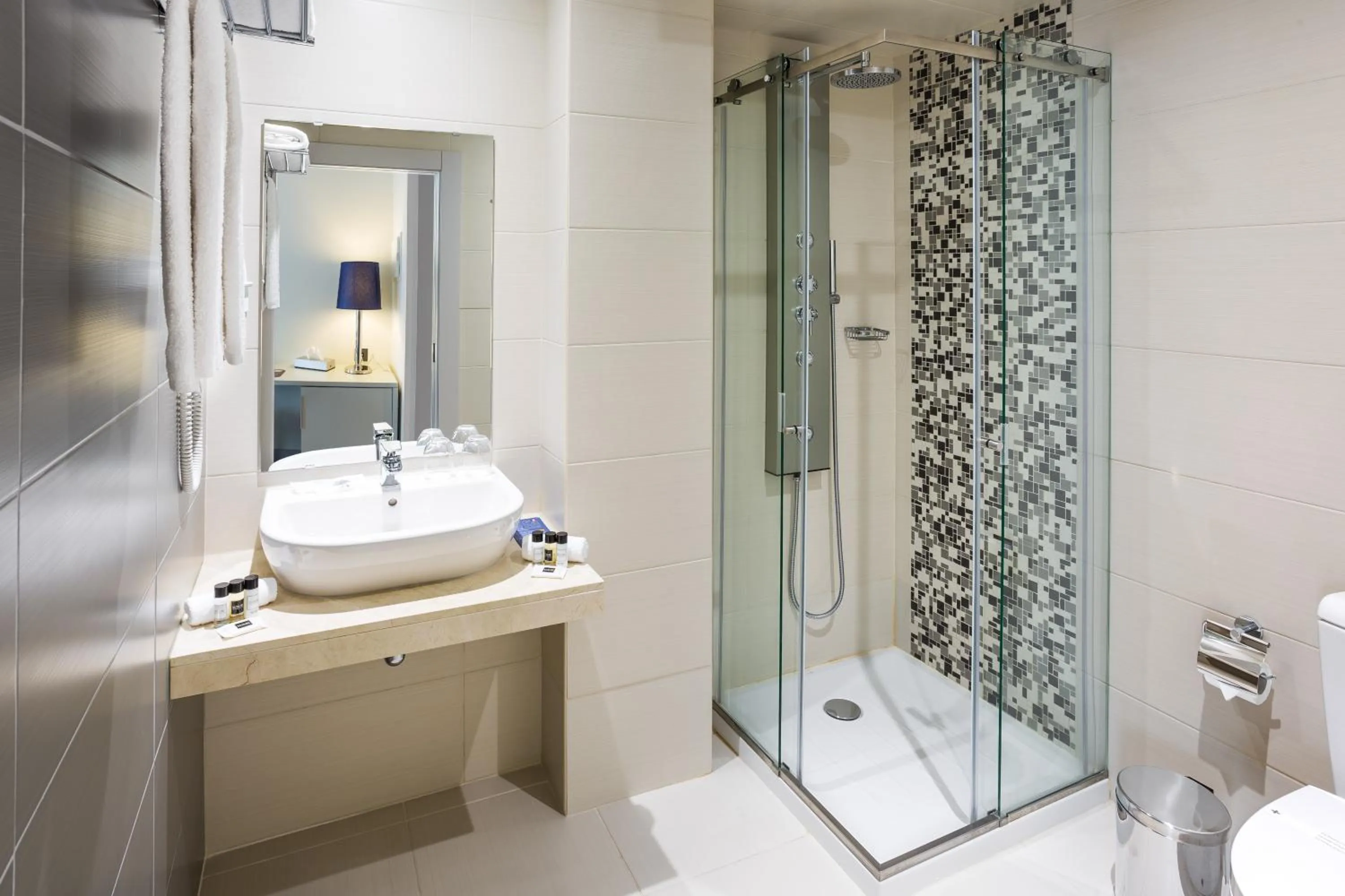 Bathroom in Empire Lisbon Hotel