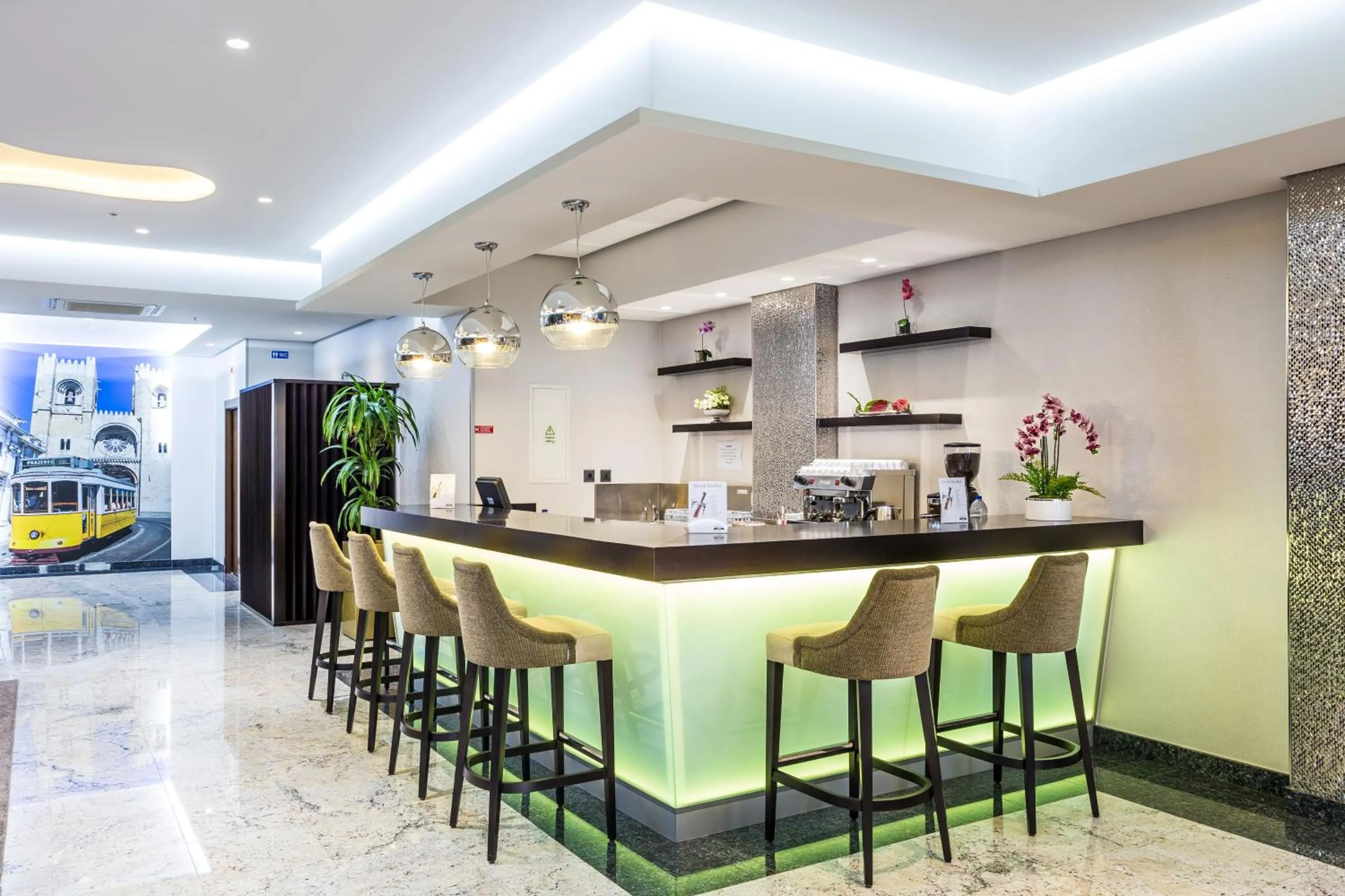 Lounge or bar in Empire Lisbon Hotel