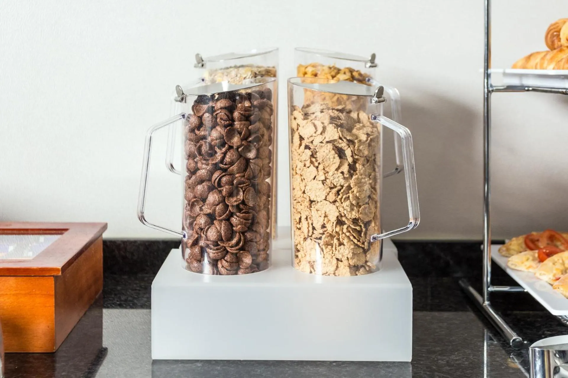 Food and drinks in Empire Lisbon Hotel