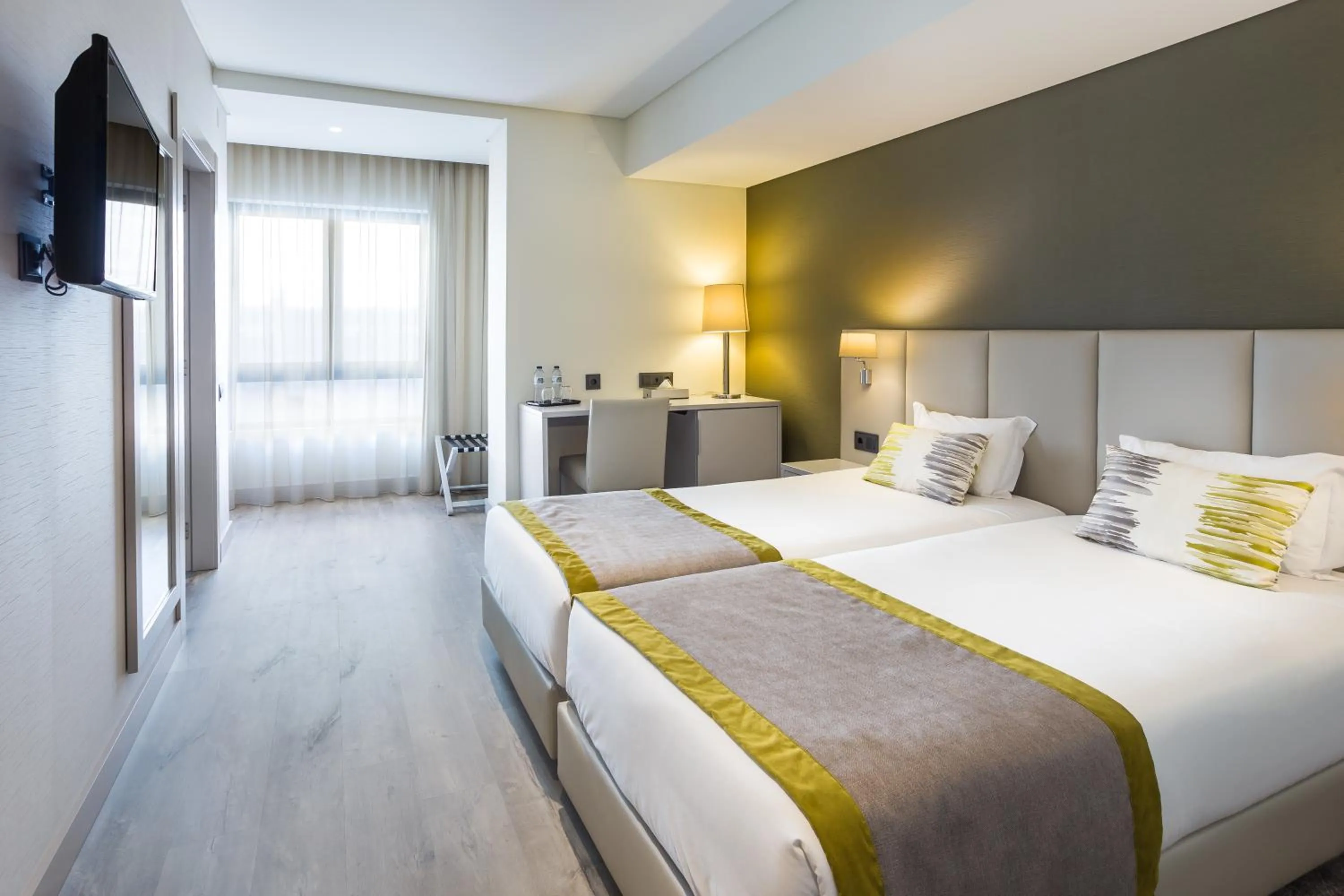 Bedroom, Bed in Empire Lisbon Hotel