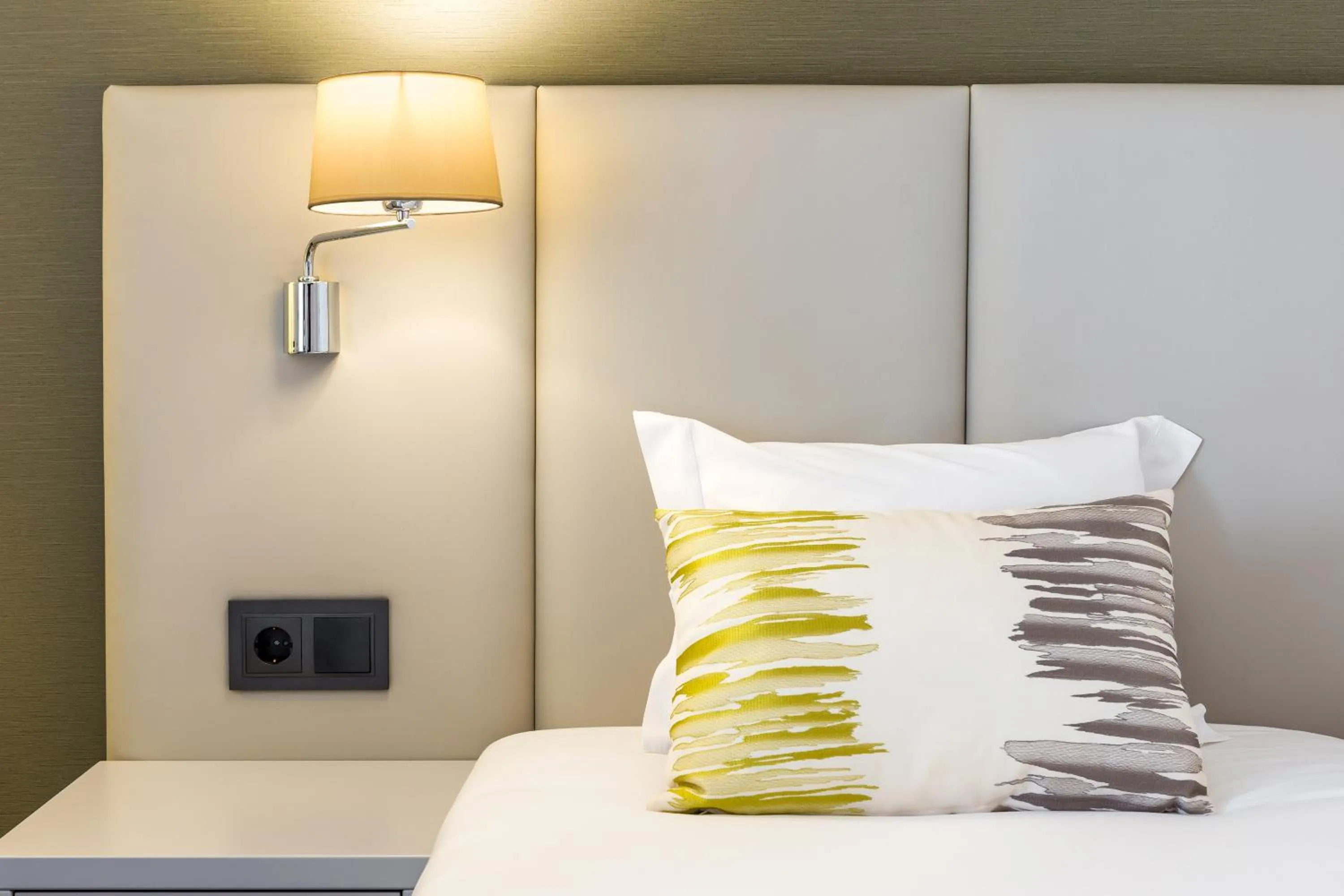 Bedroom, Bed in Empire Lisbon Hotel