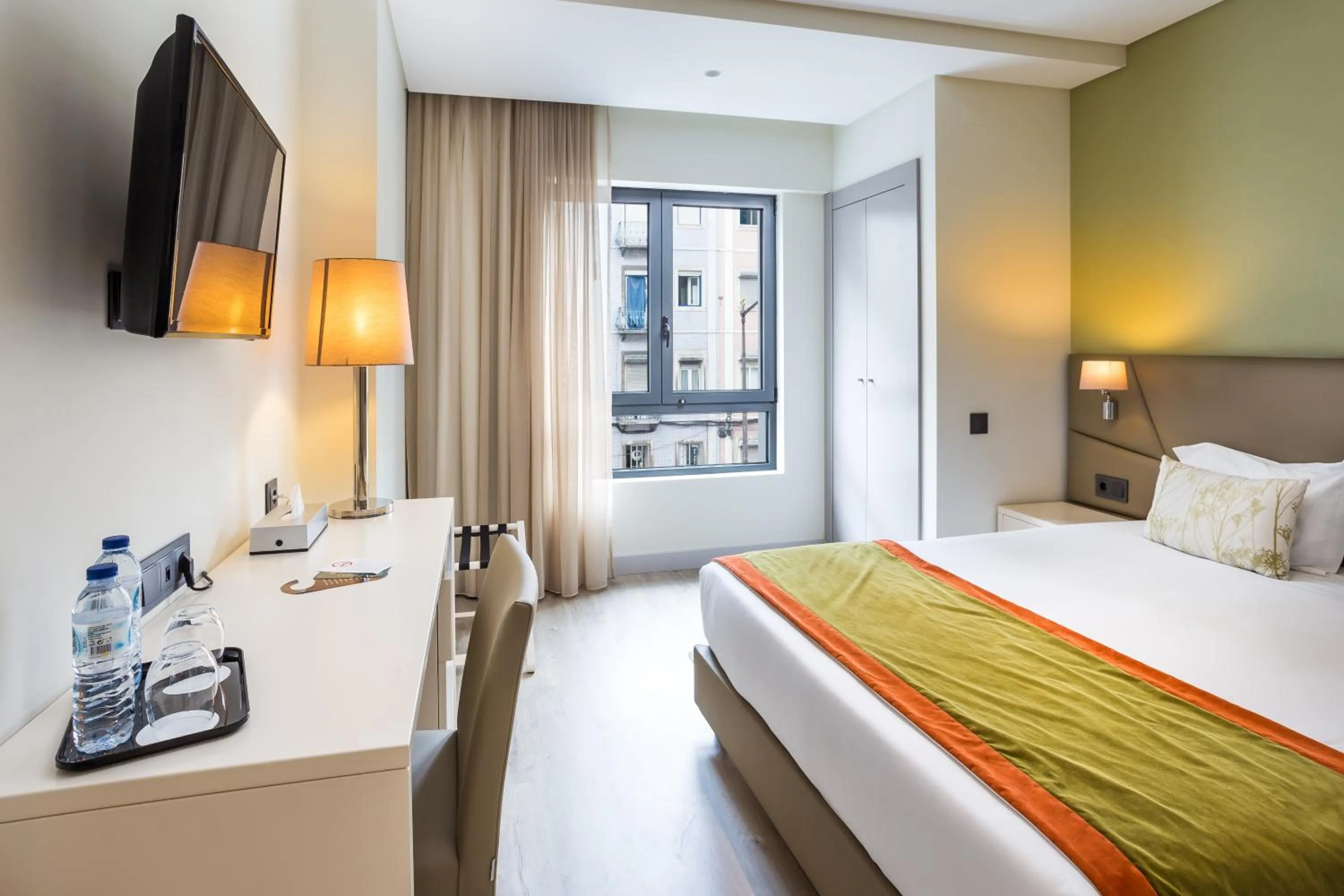 Bedroom, Bed in Empire Lisbon Hotel