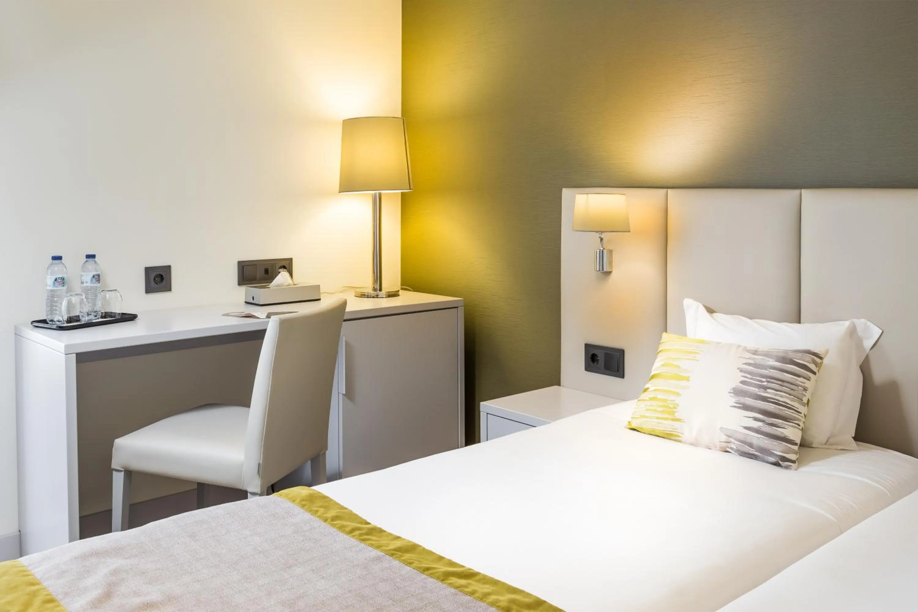 Bedroom, Bed in Empire Lisbon Hotel