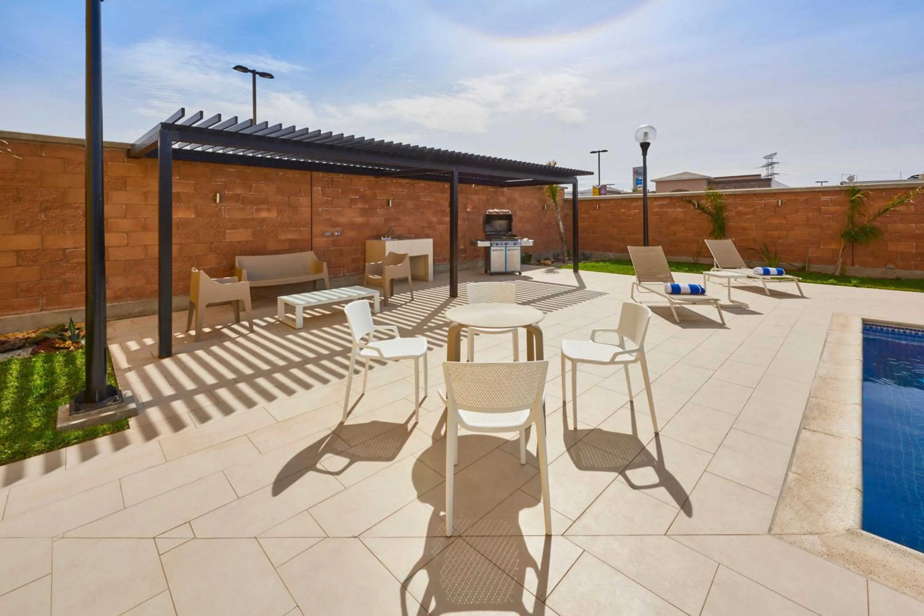 Swimming pool in City Express by Marriott Rosarito