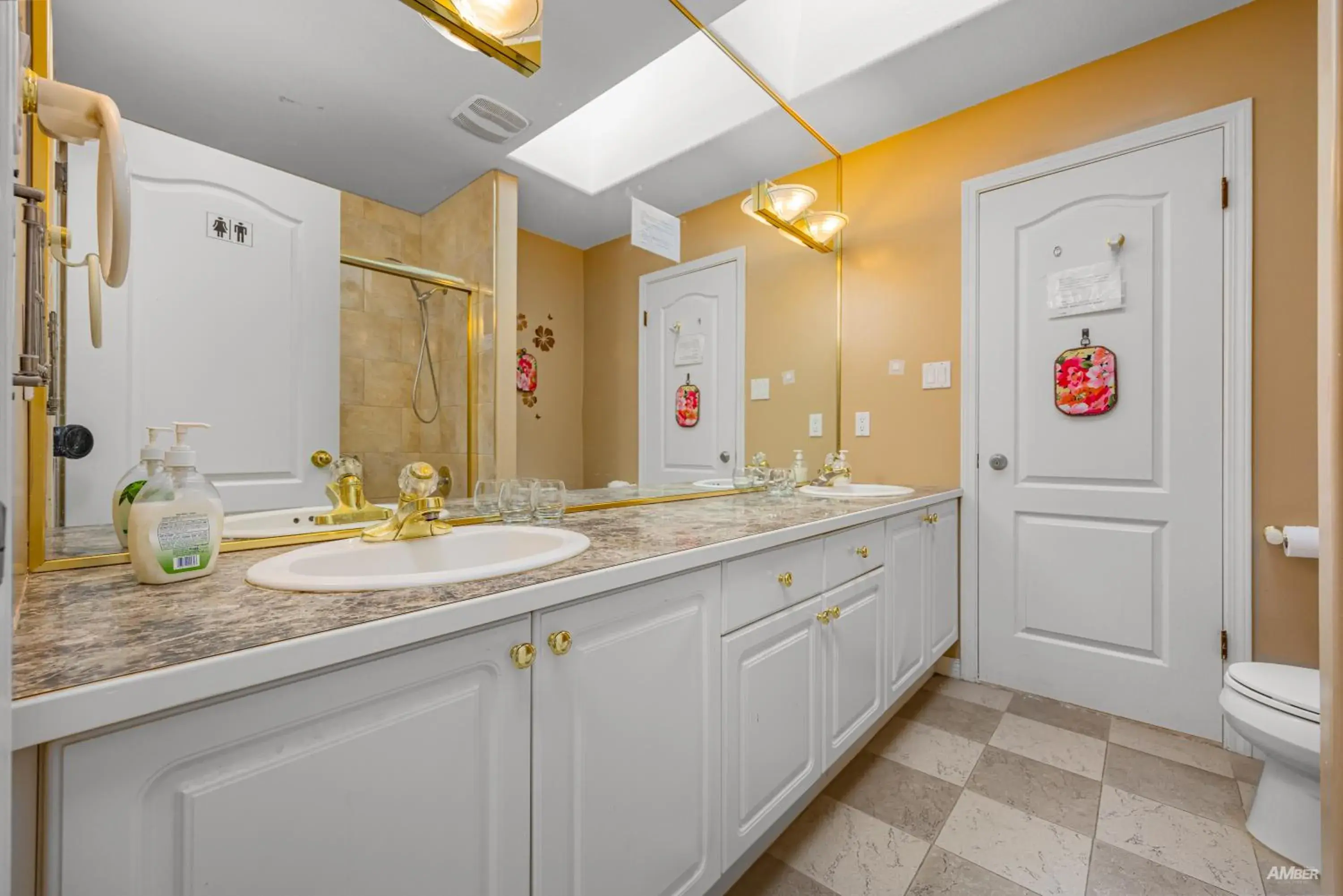 Queen Room in Charming Family Hotel Queen Room in Charming Family Hotel