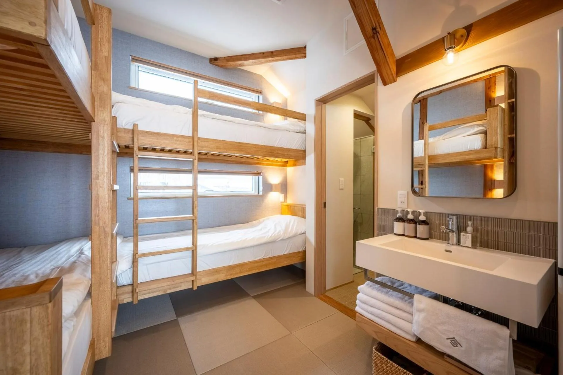 Bathroom, Bed in Tanuki Nozawa