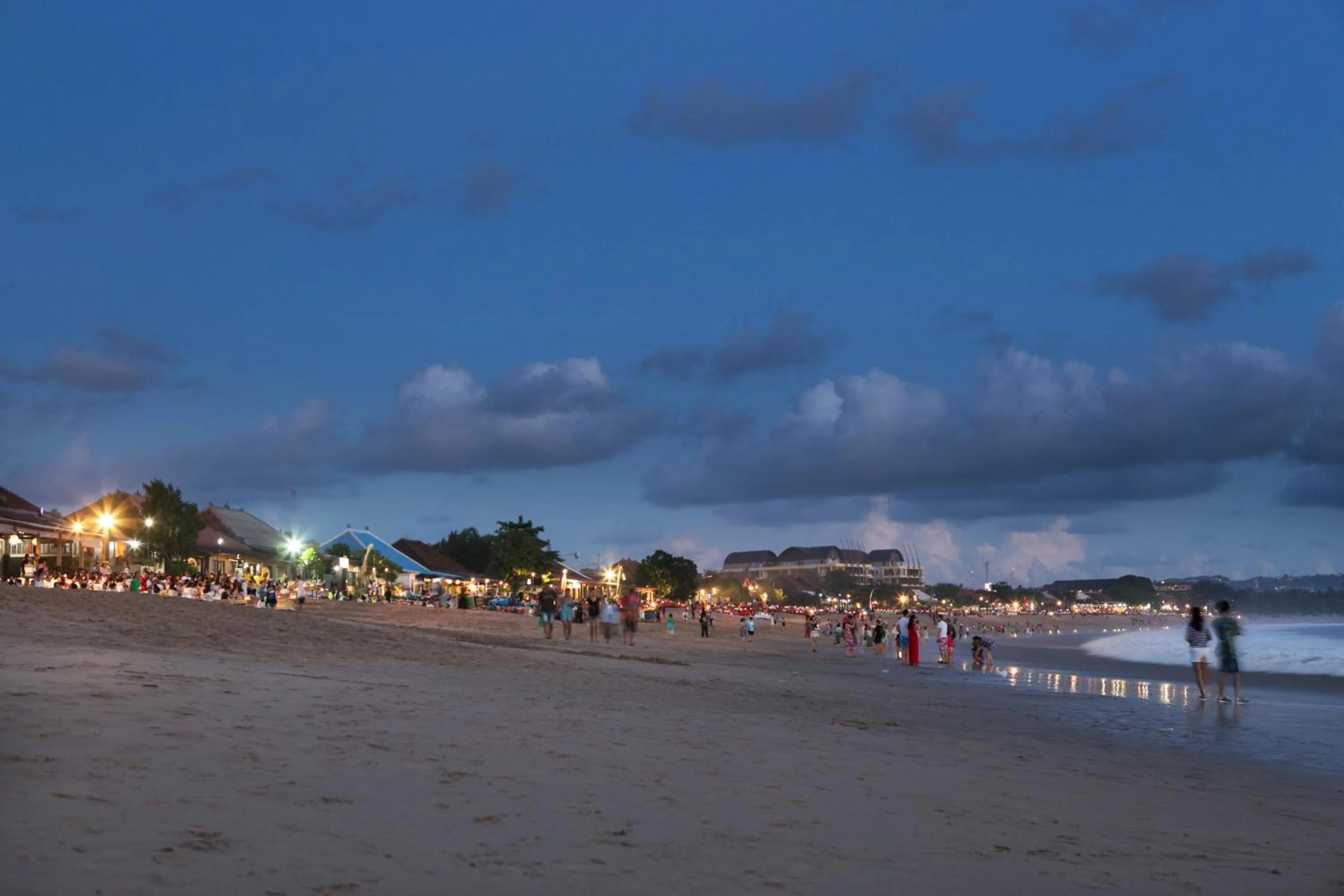 Restaurant/places to eat in Kedonganan Beach Villa