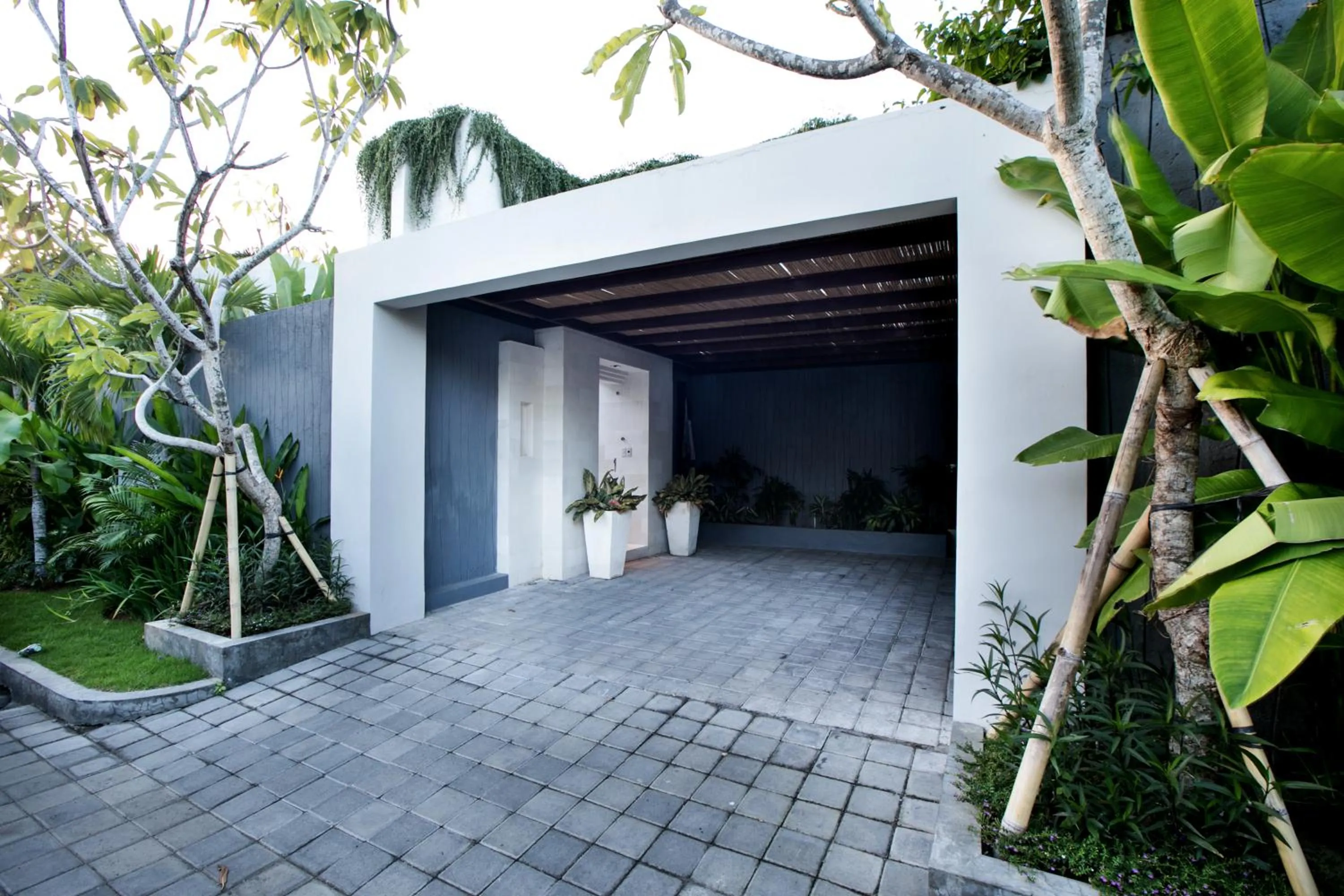 Area and facilities in Kedonganan Beach Villa