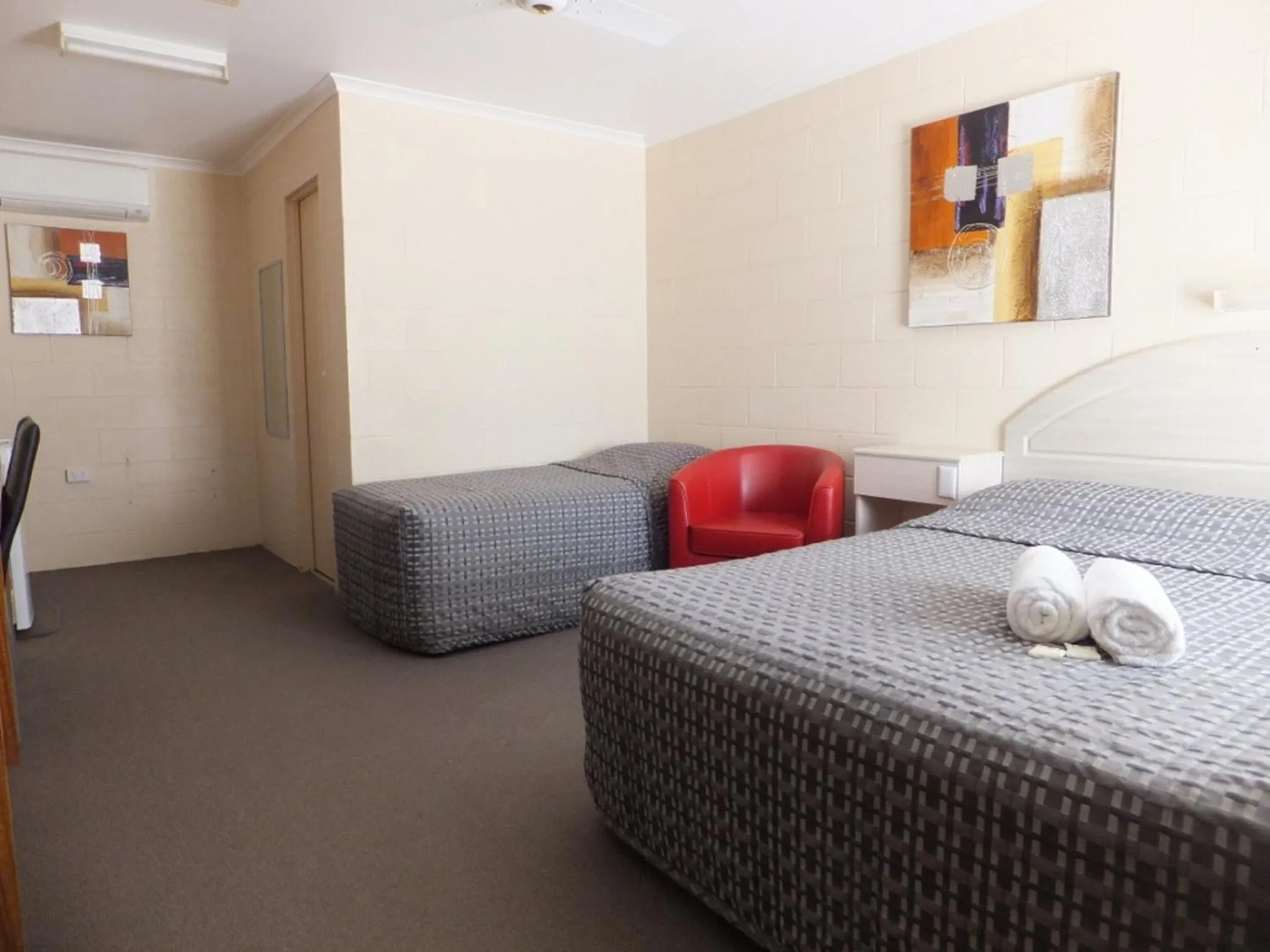 Photo of the whole room, Bed in Nagambie Caravan Park & Motel