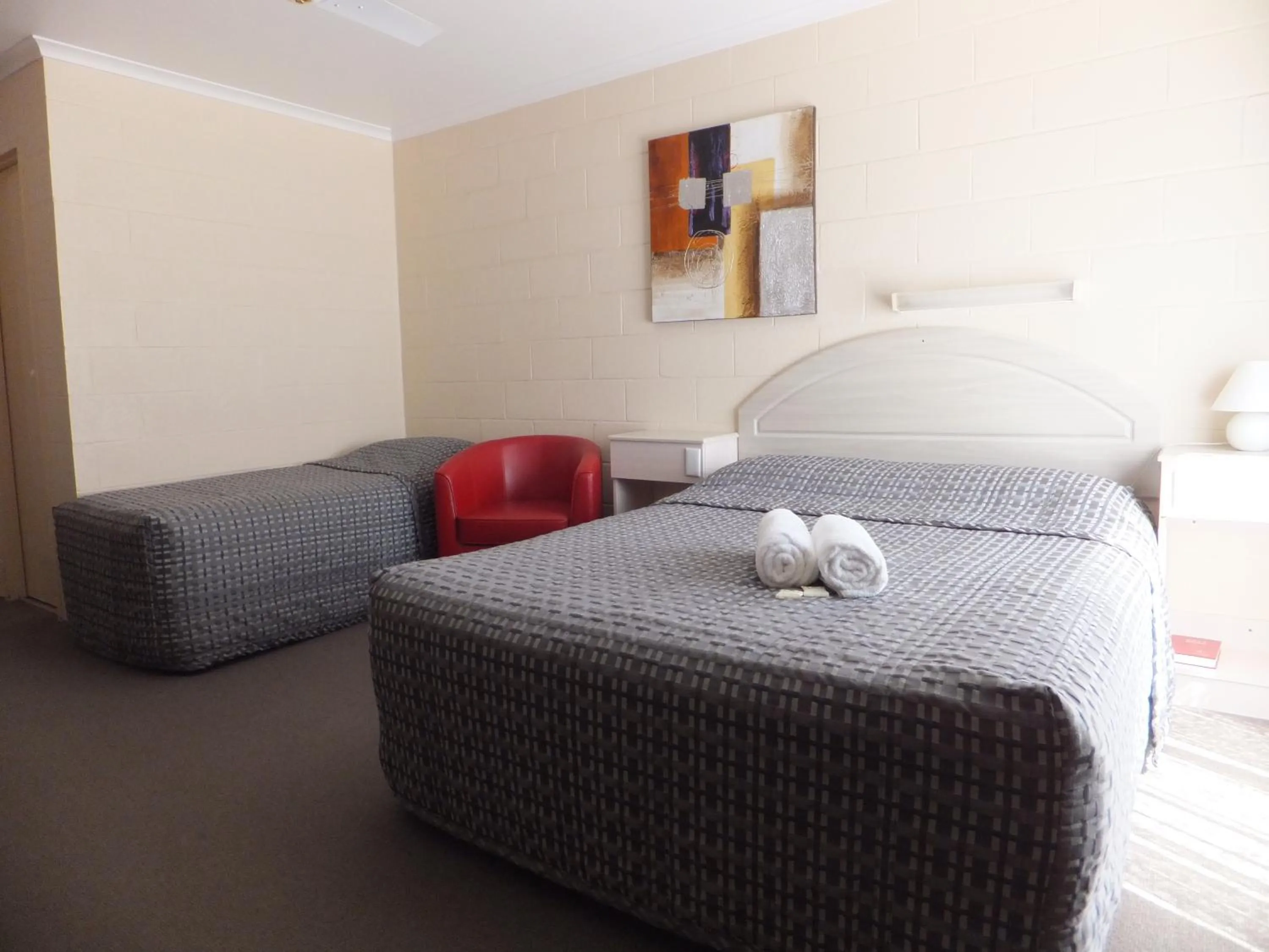 Bed in Nagambie Caravan Park & Motel