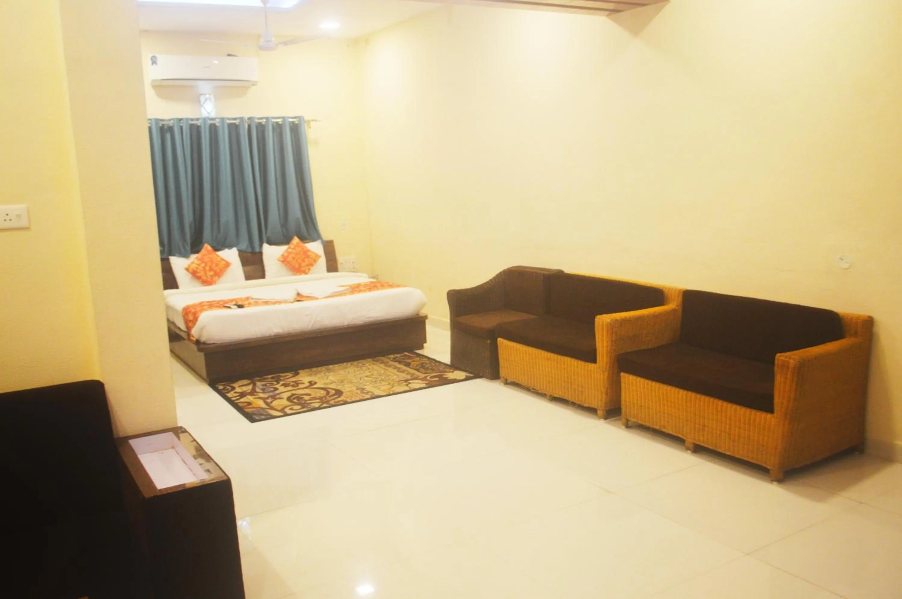 Photo of the whole room, Bed in Hotel Sunrise N Resorts