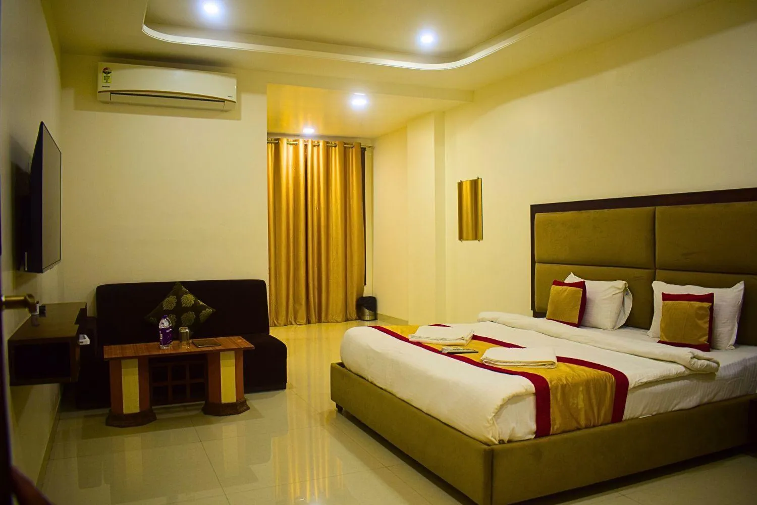 Bed in Hotel Sunrise N Resorts