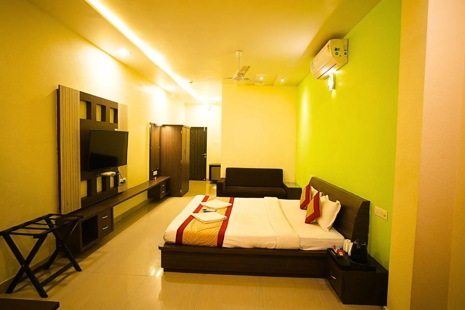 Bed in Hotel Sunrise N Resorts