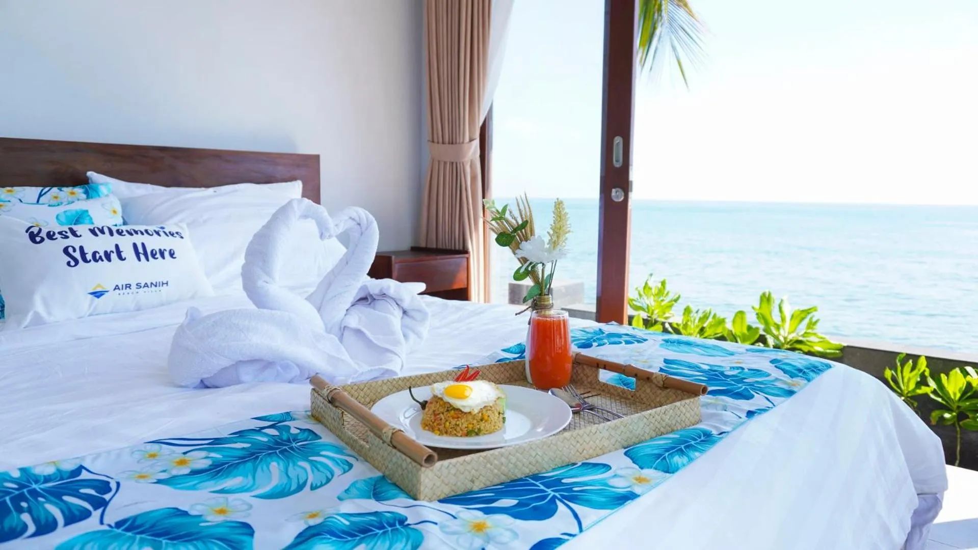 Breakfast, Bed in Air Sanih Beach Villa