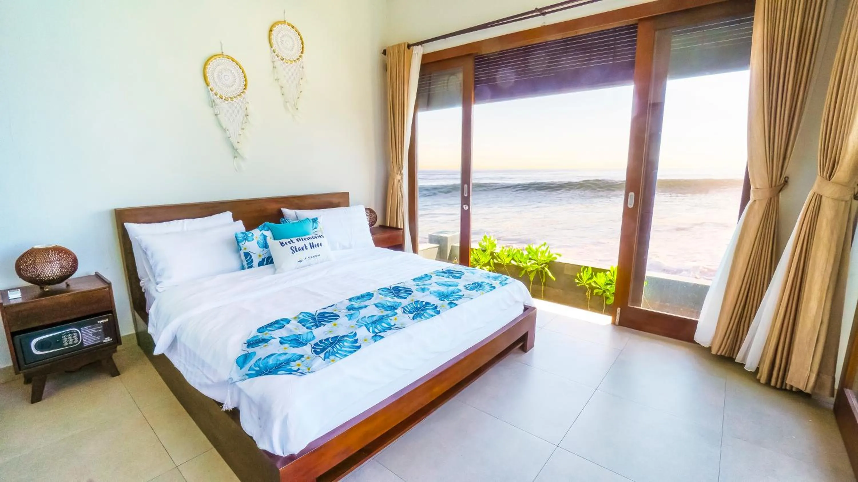 Bed in Air Sanih Beach Villa