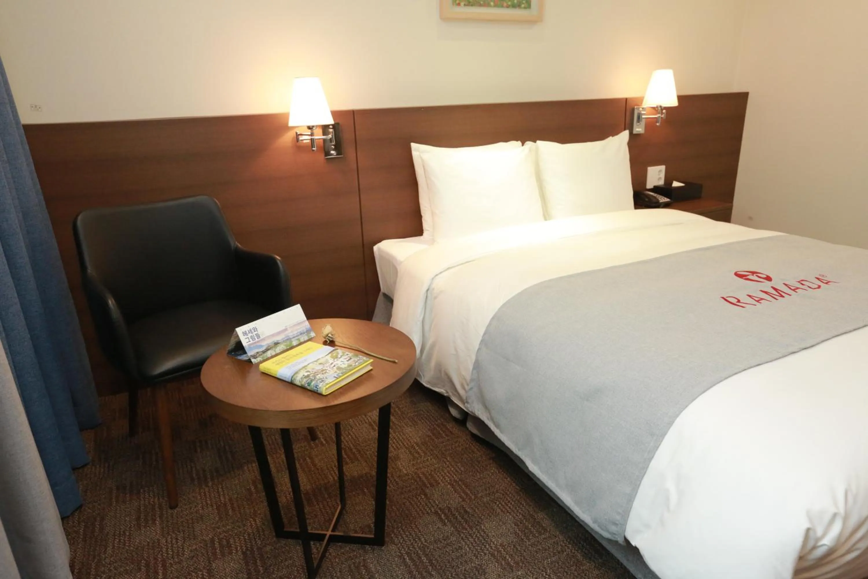 Bed in Ramada Taebaek Hotel