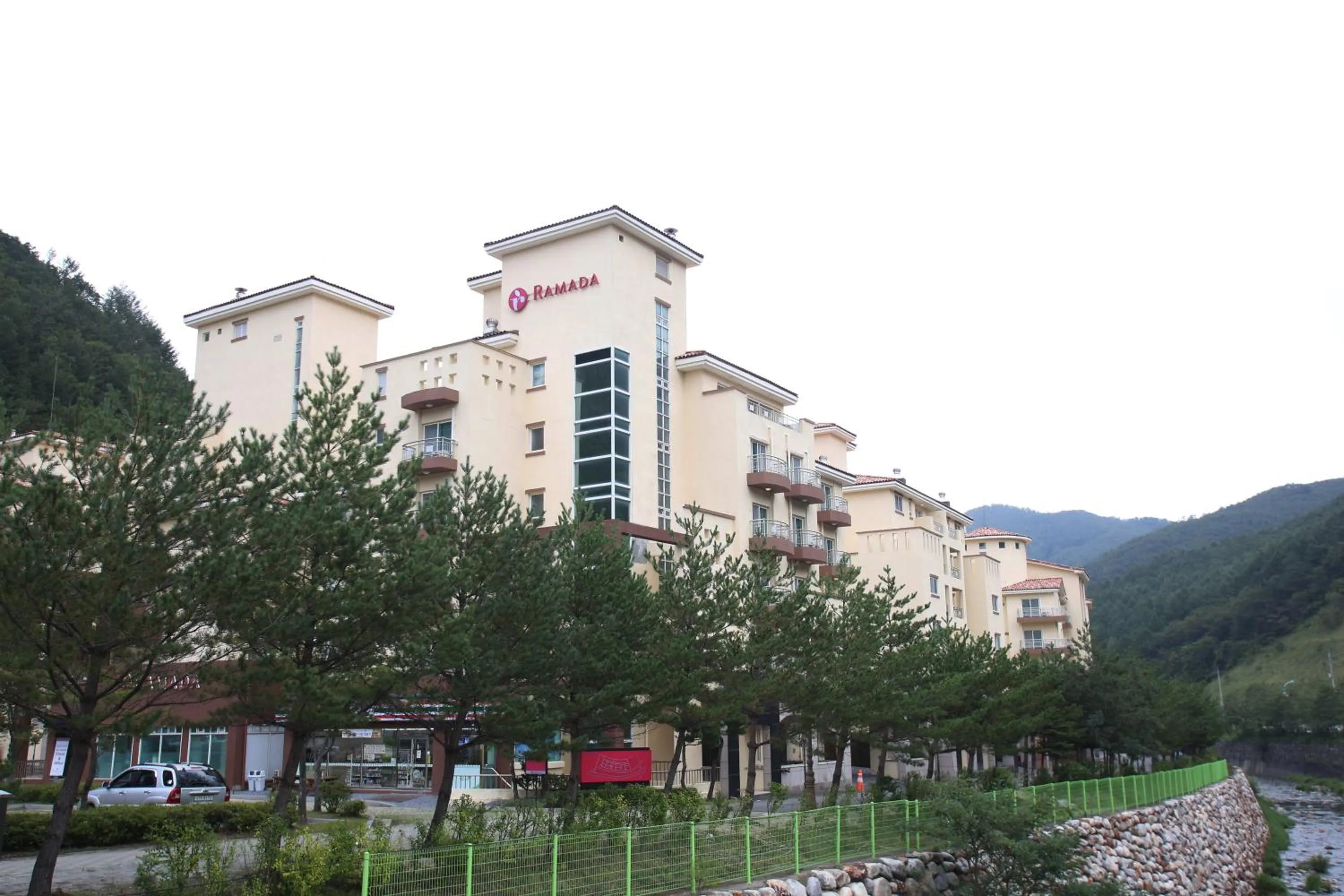 Property building in Ramada Taebaek Hotel