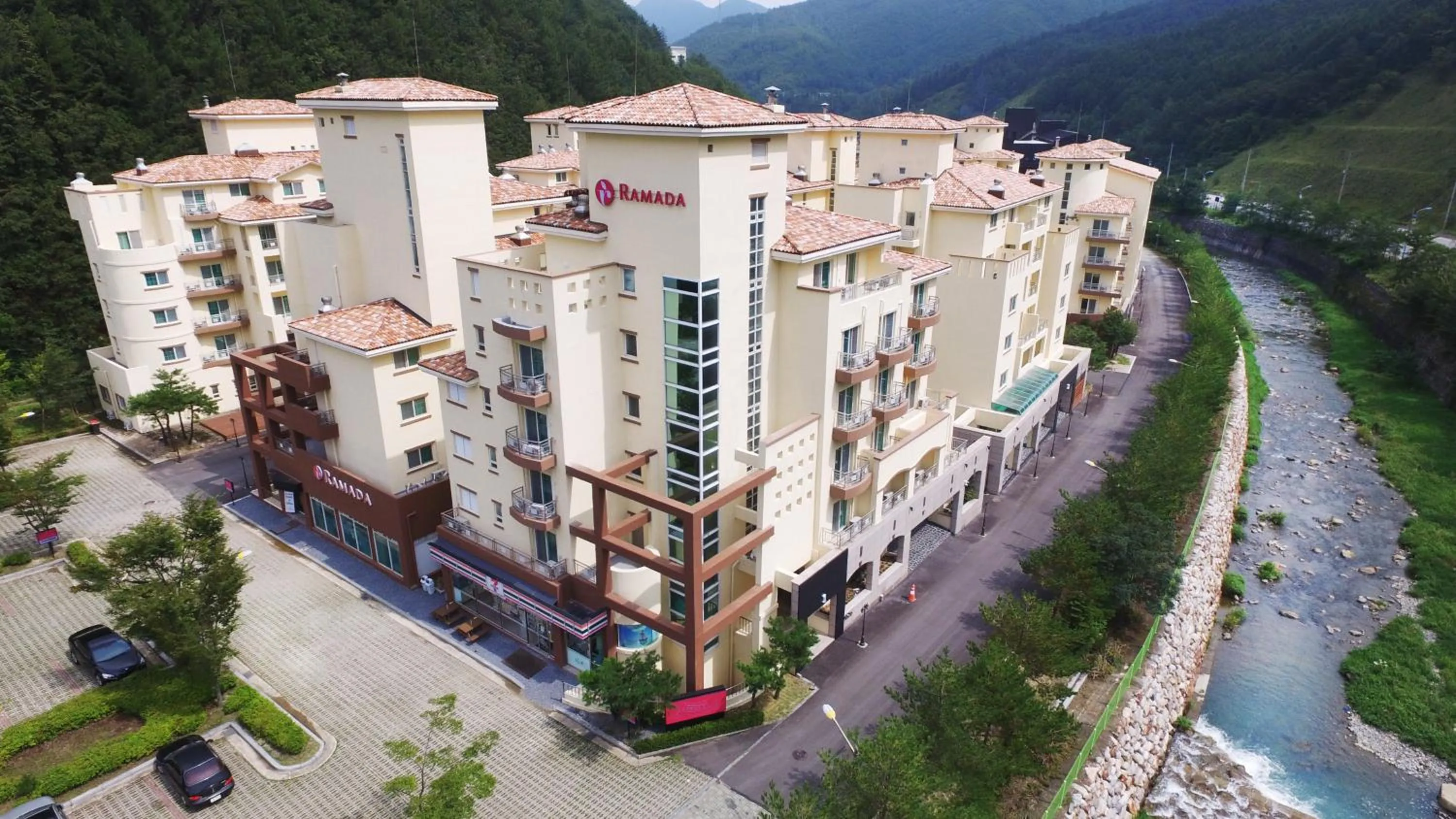 Property building in Ramada Taebaek Hotel