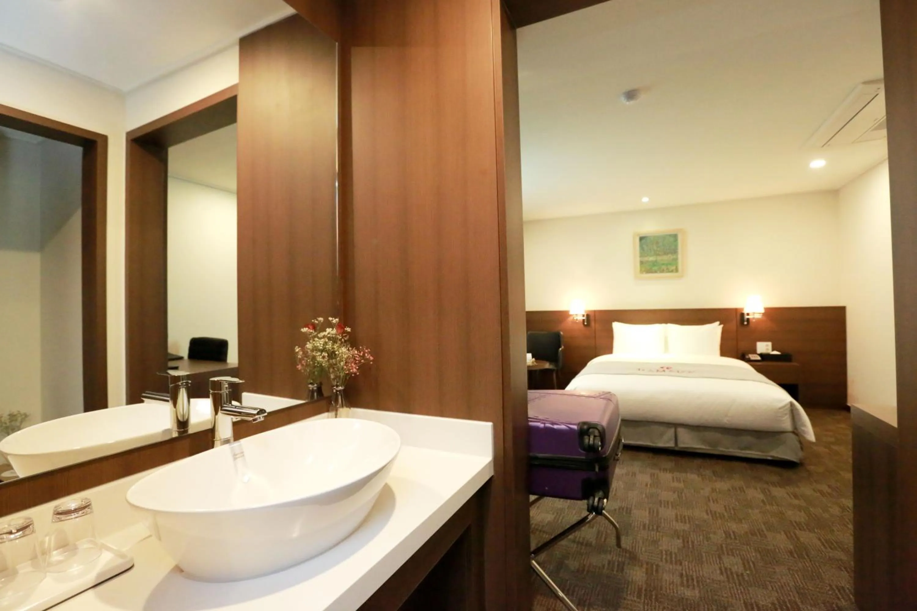 Bed in Ramada Taebaek Hotel