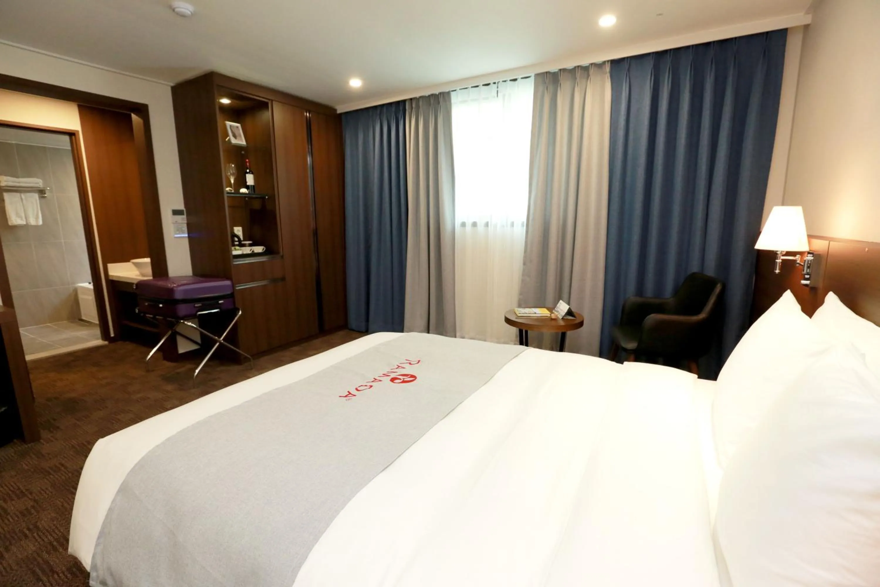 Bed in Ramada Taebaek Hotel