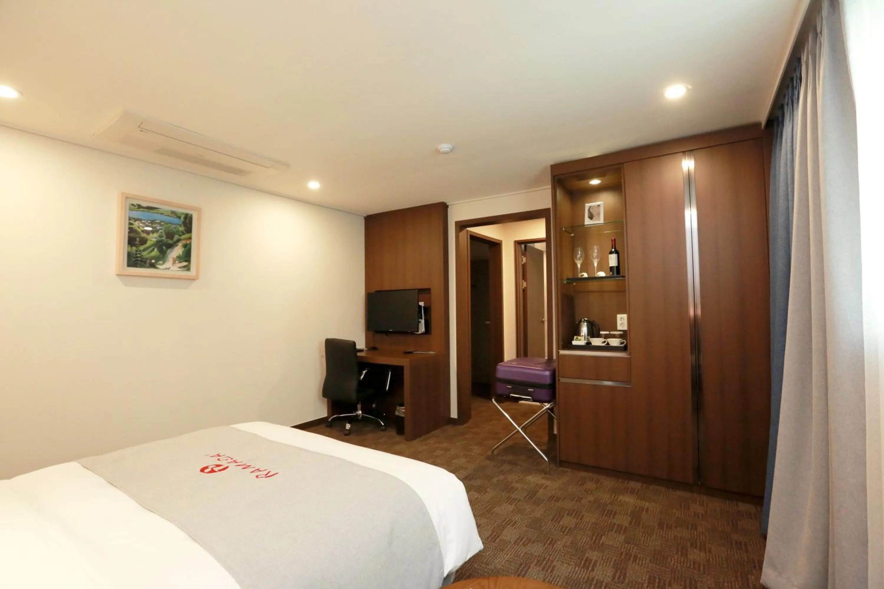 Bed in Ramada Taebaek Hotel