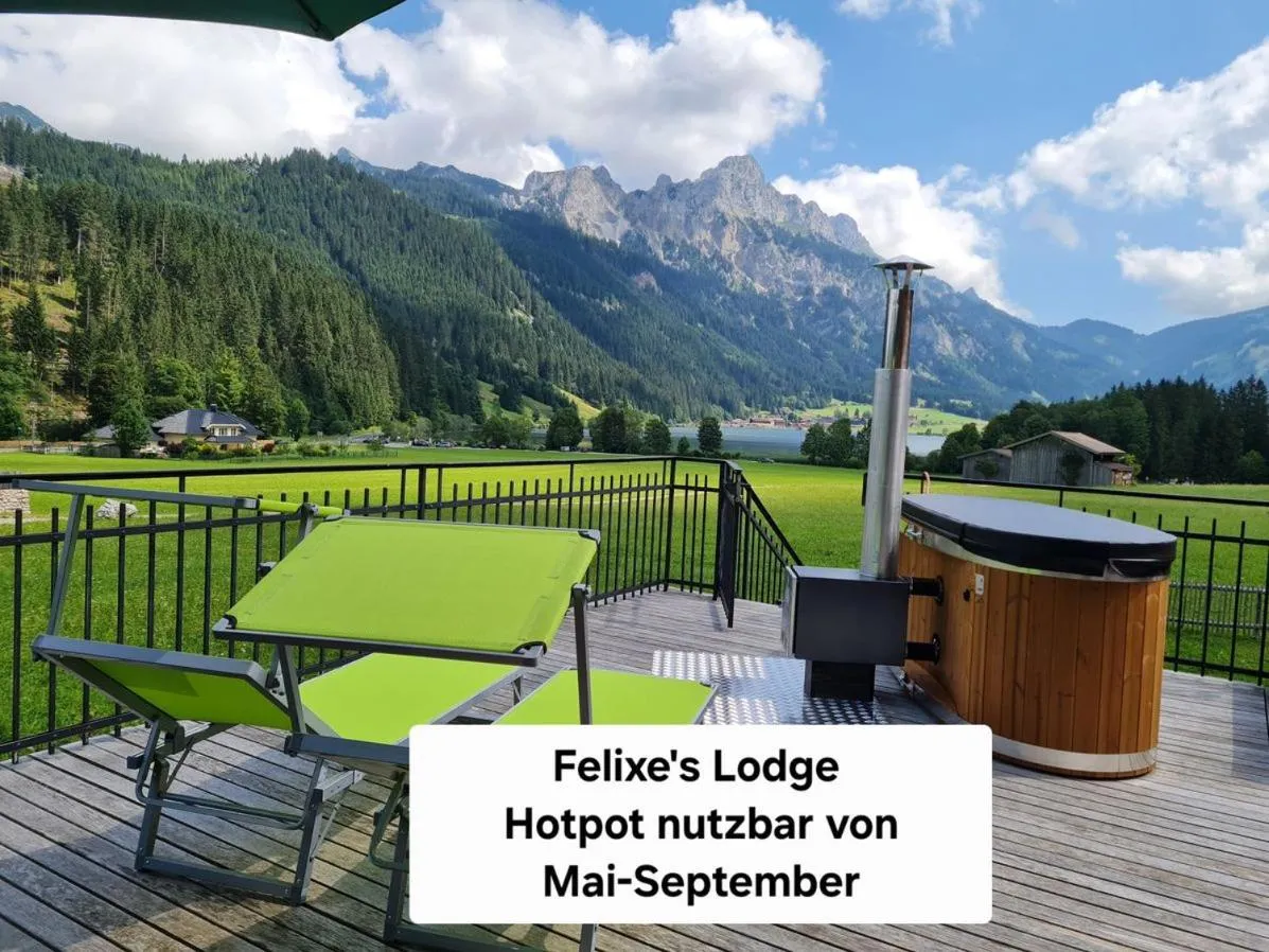 Balcony/Terrace in Braito's Seaside Lodges und Suites, Ferienhäuser und Ferienwohnungen