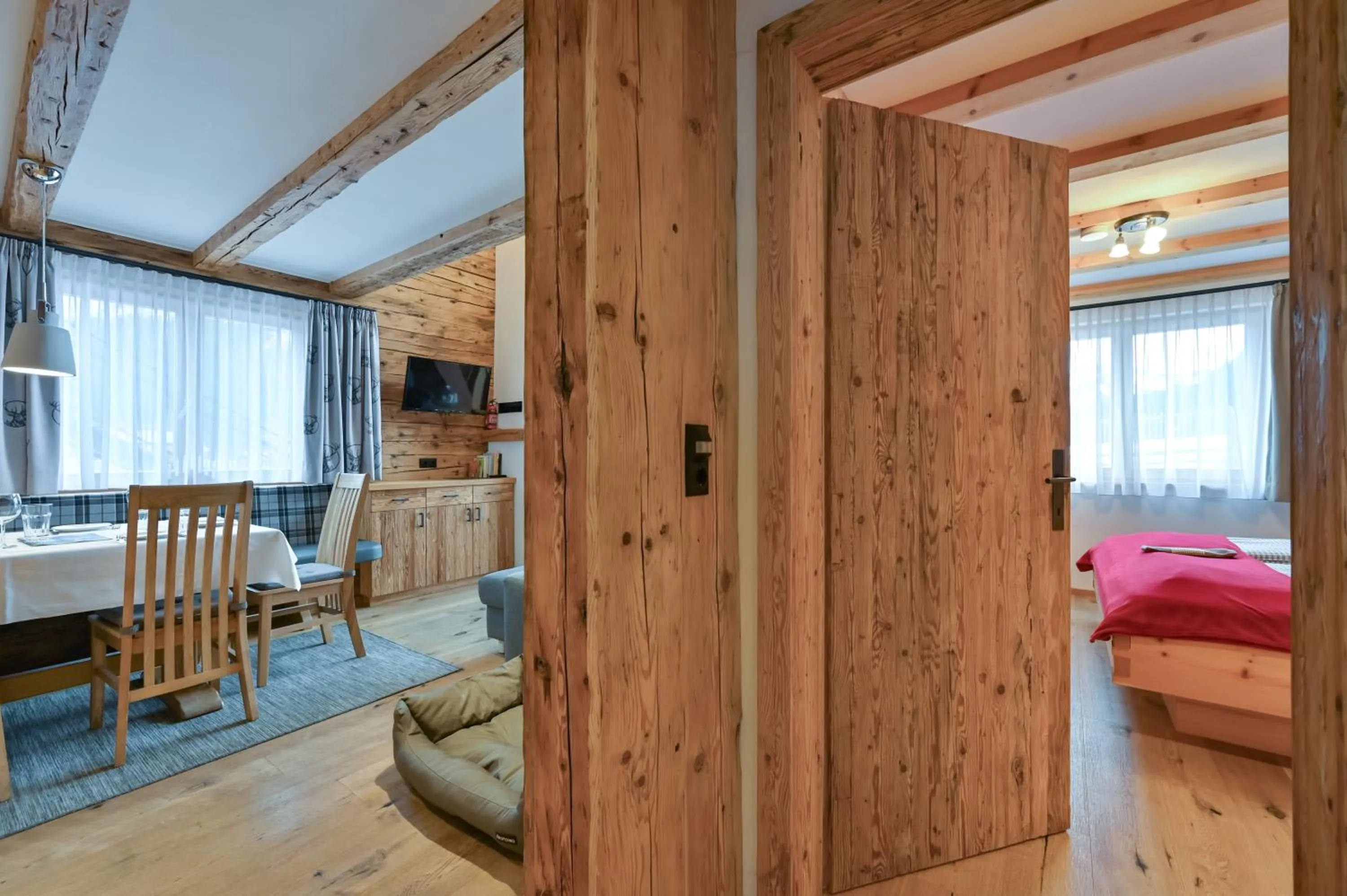 Property building, Bed in Braito's Seaside Lodges und Suites, Ferienhäuser und Ferienwohnungen