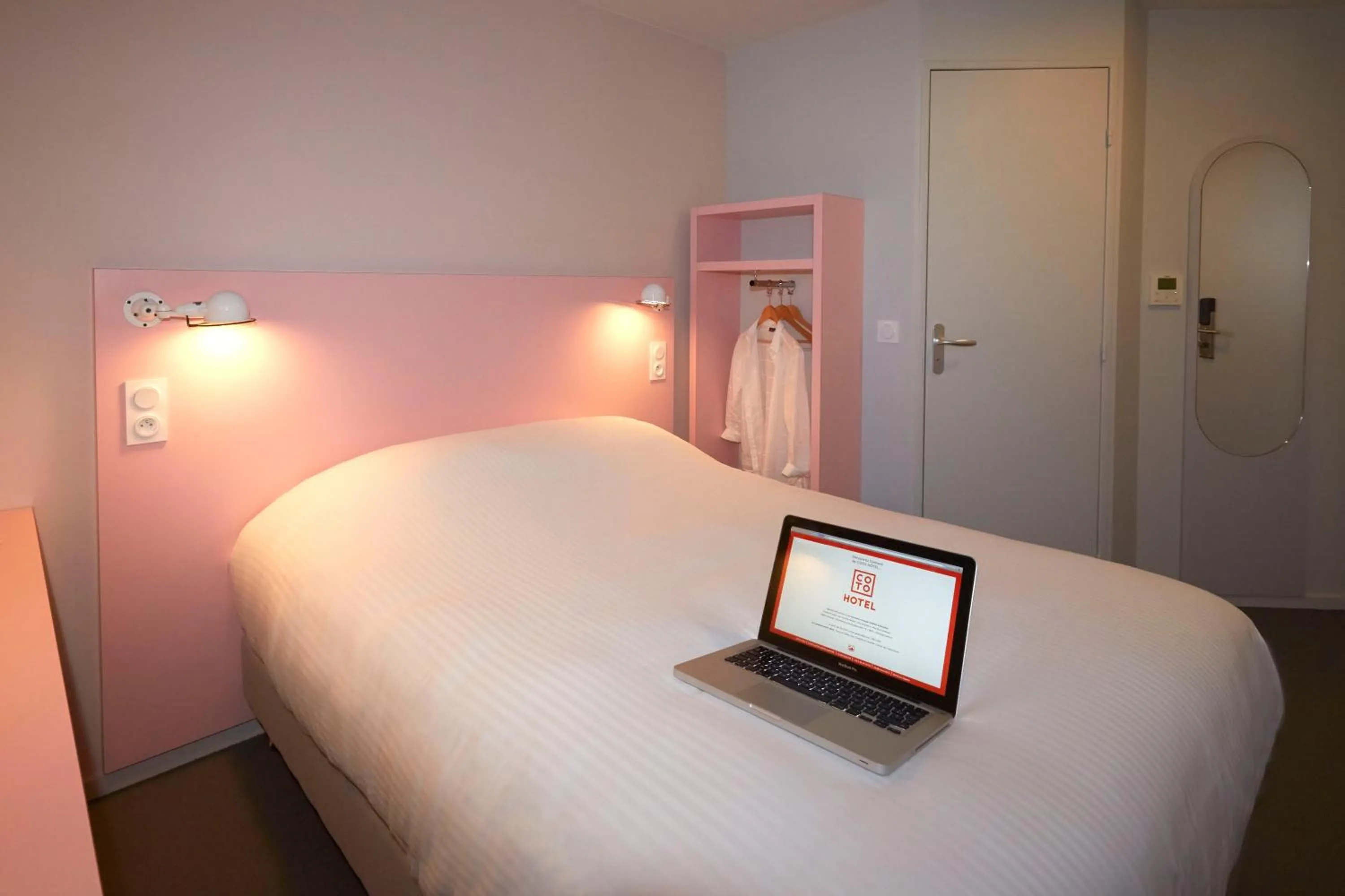 Photo of the whole room, Bed in Coto Hotel