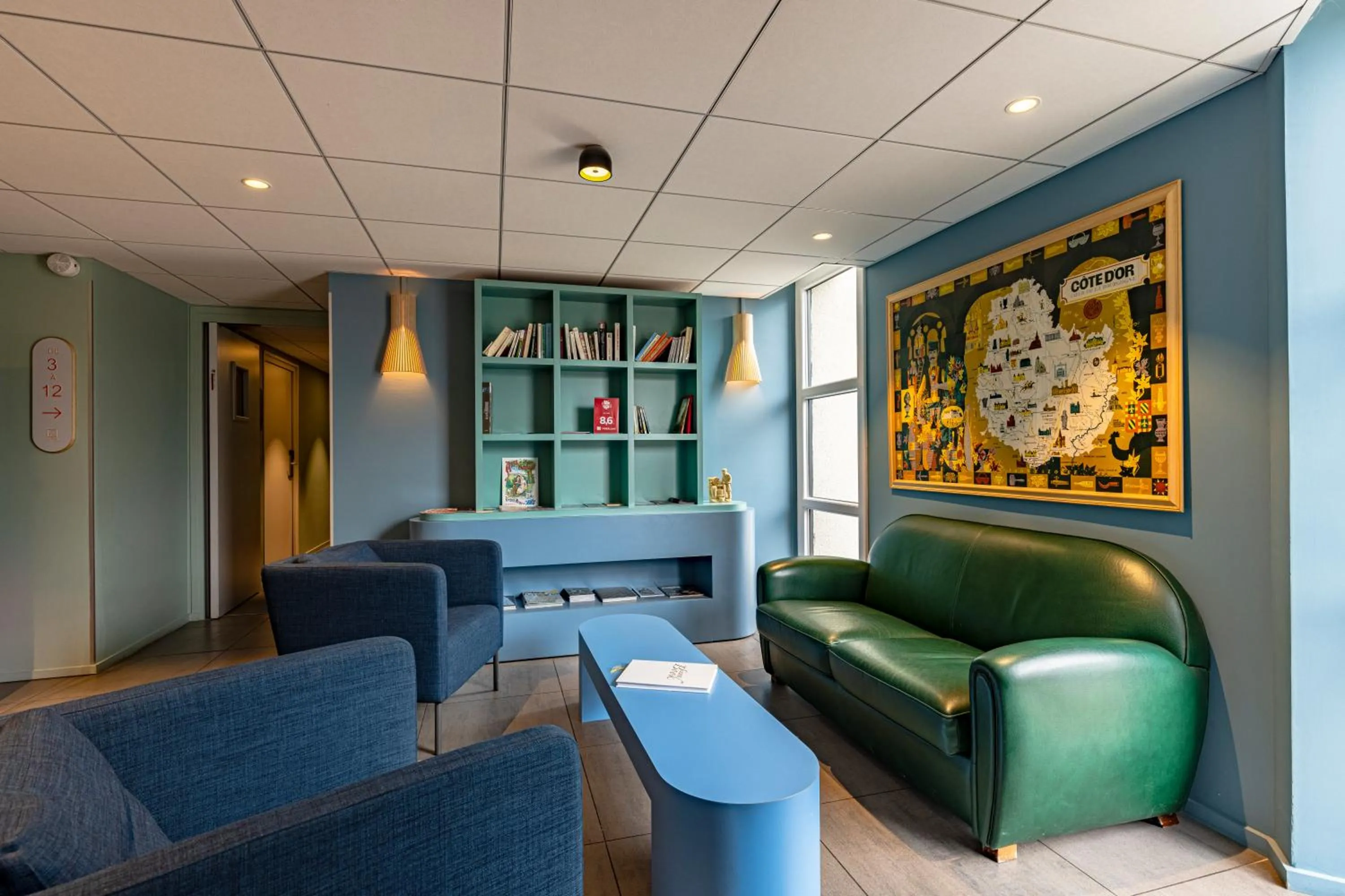 Library in Coto Hotel