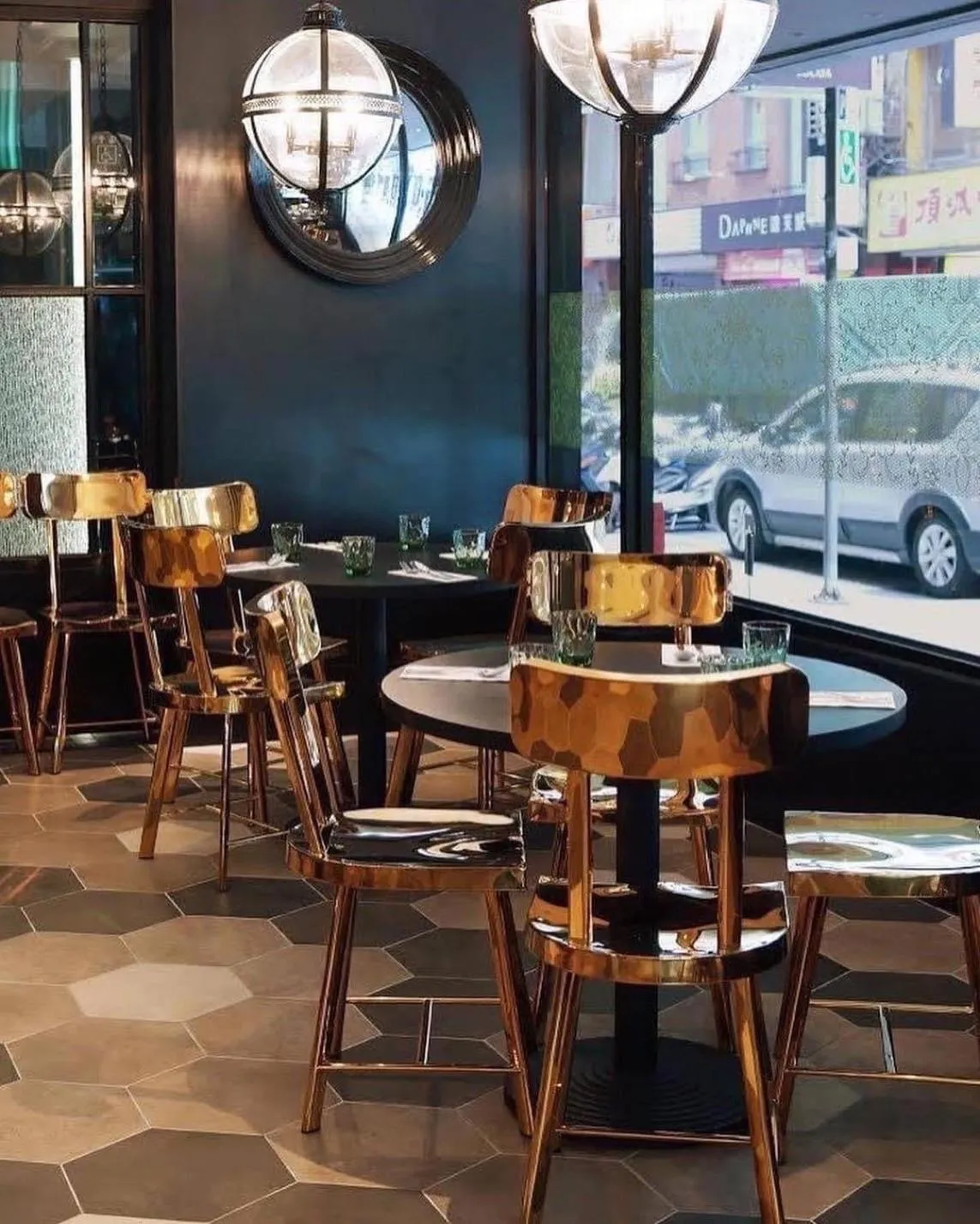 Restaurant/places to eat in Hotel Relax 5