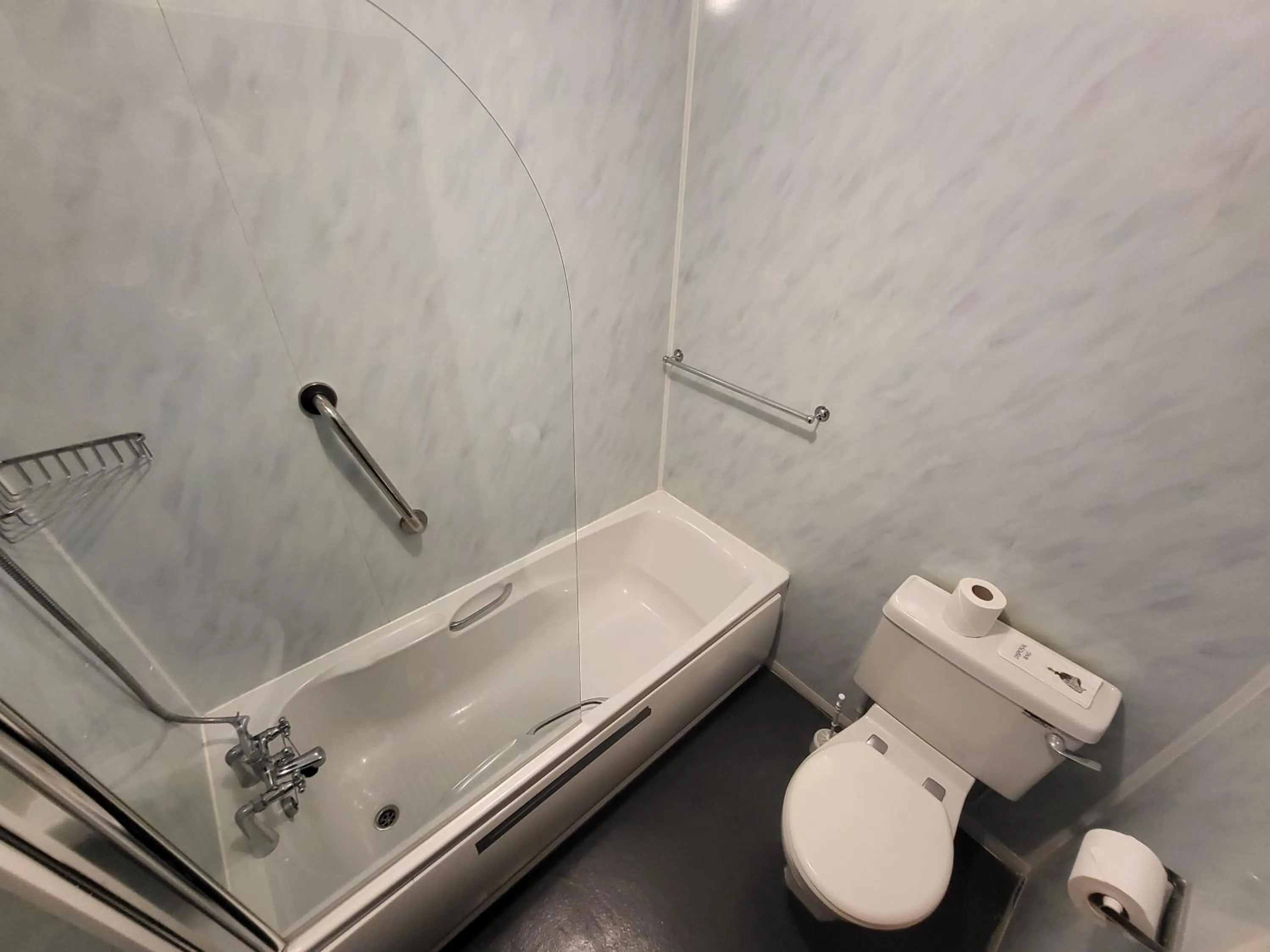 Bathroom in Cliffe Norton