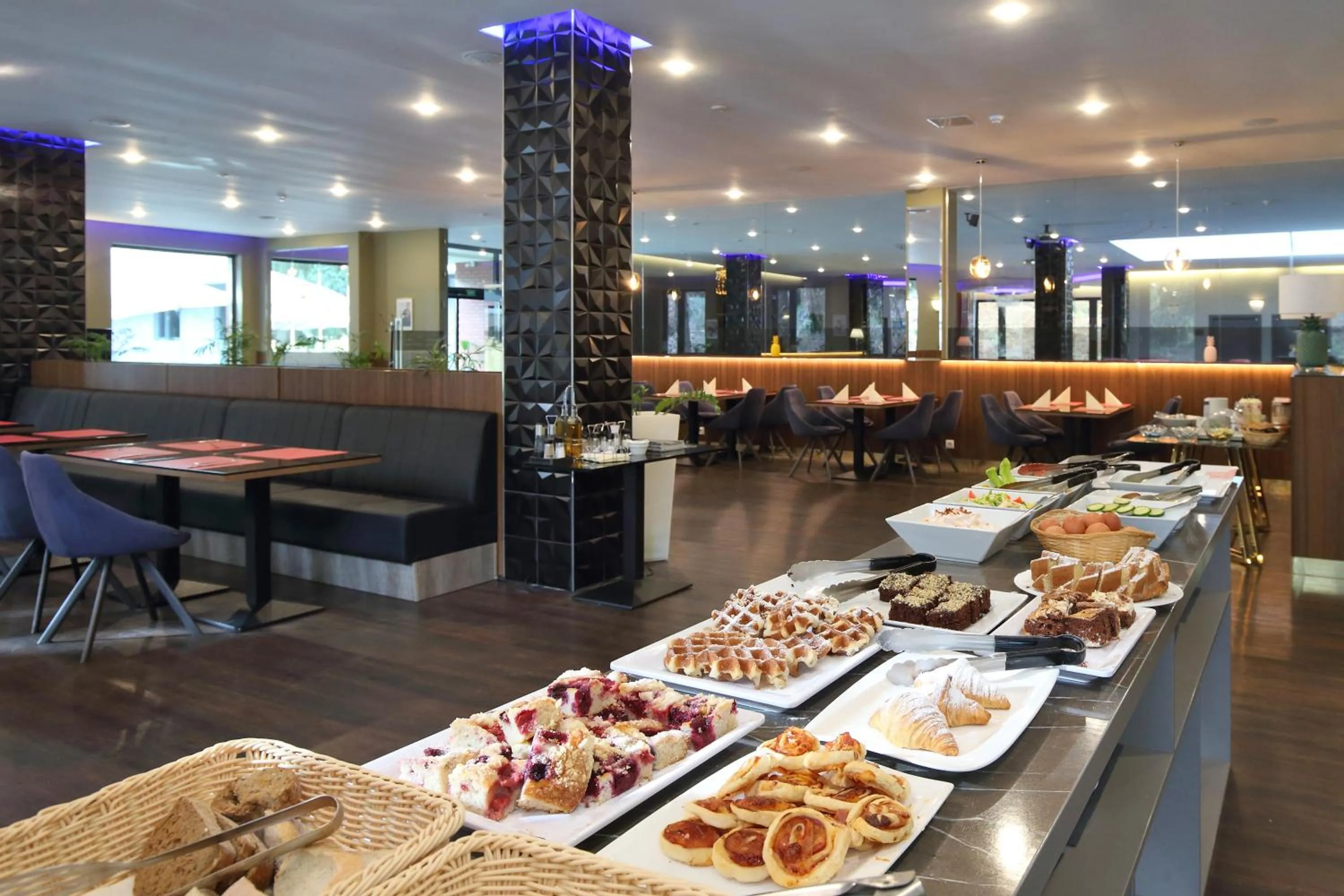 Breakfast in Carlsbad INN hotel & apartments