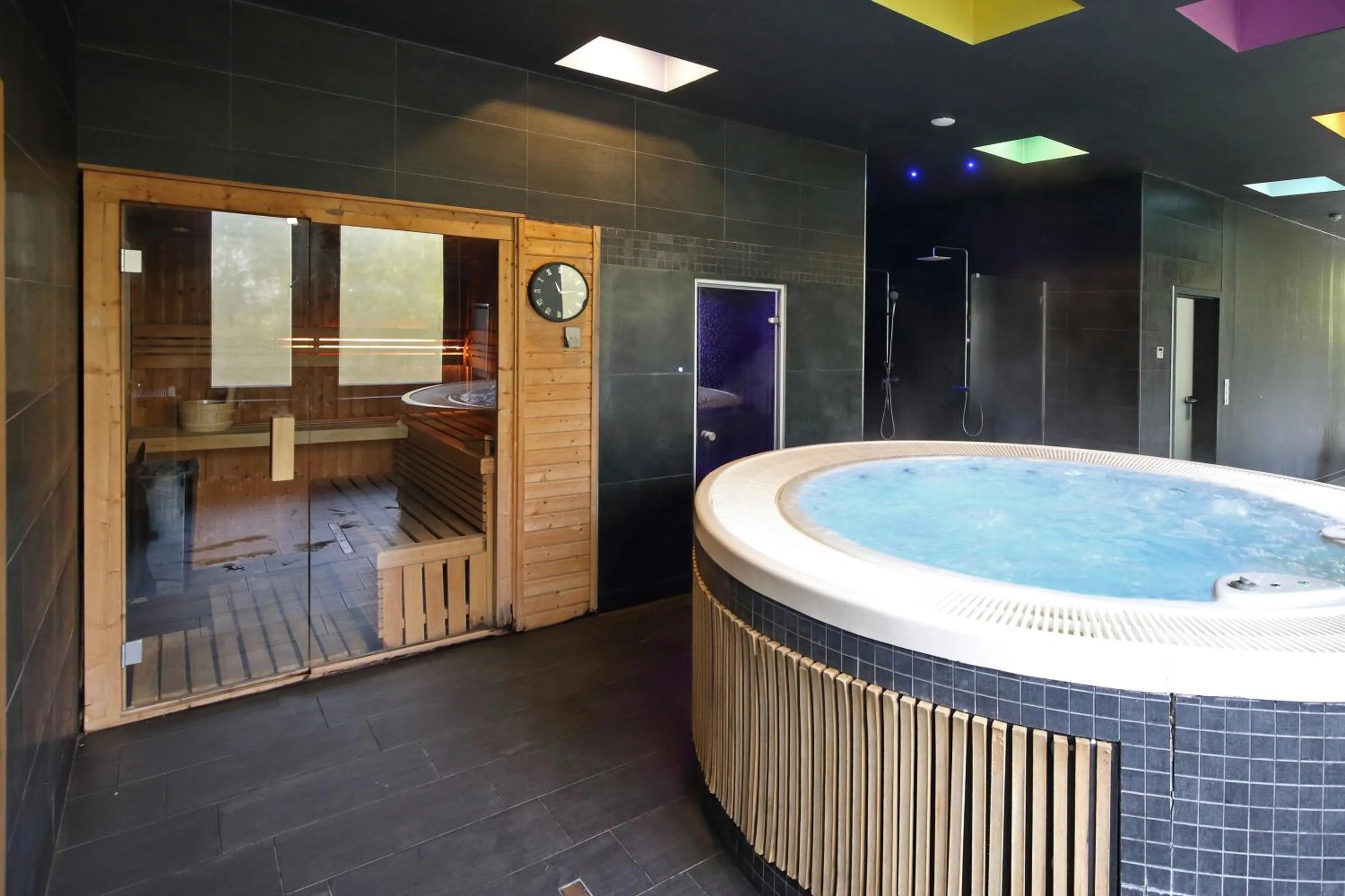 Hot Tub in Carlsbad INN hotel & apartments