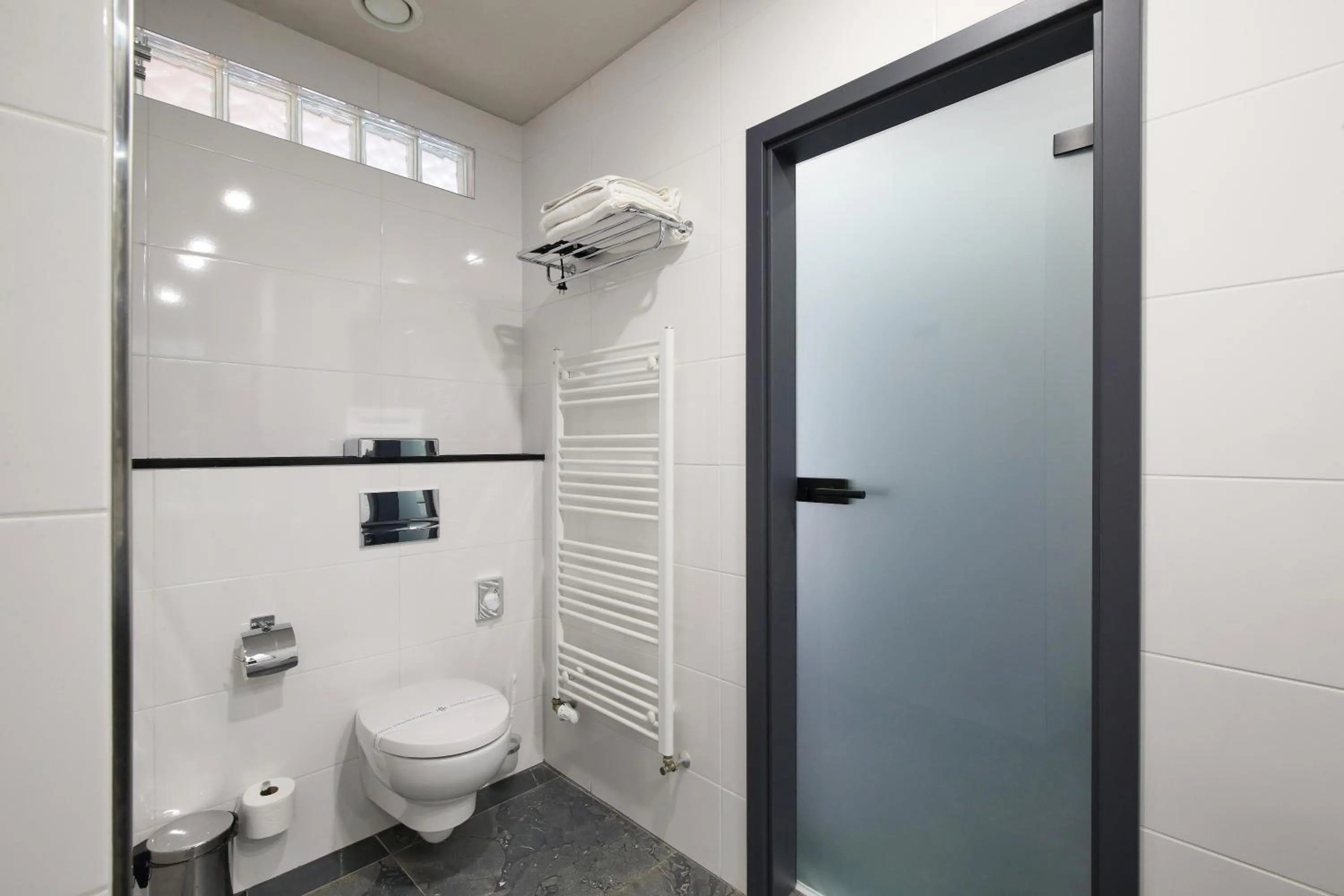 Toilet in Carlsbad INN hotel & apartments