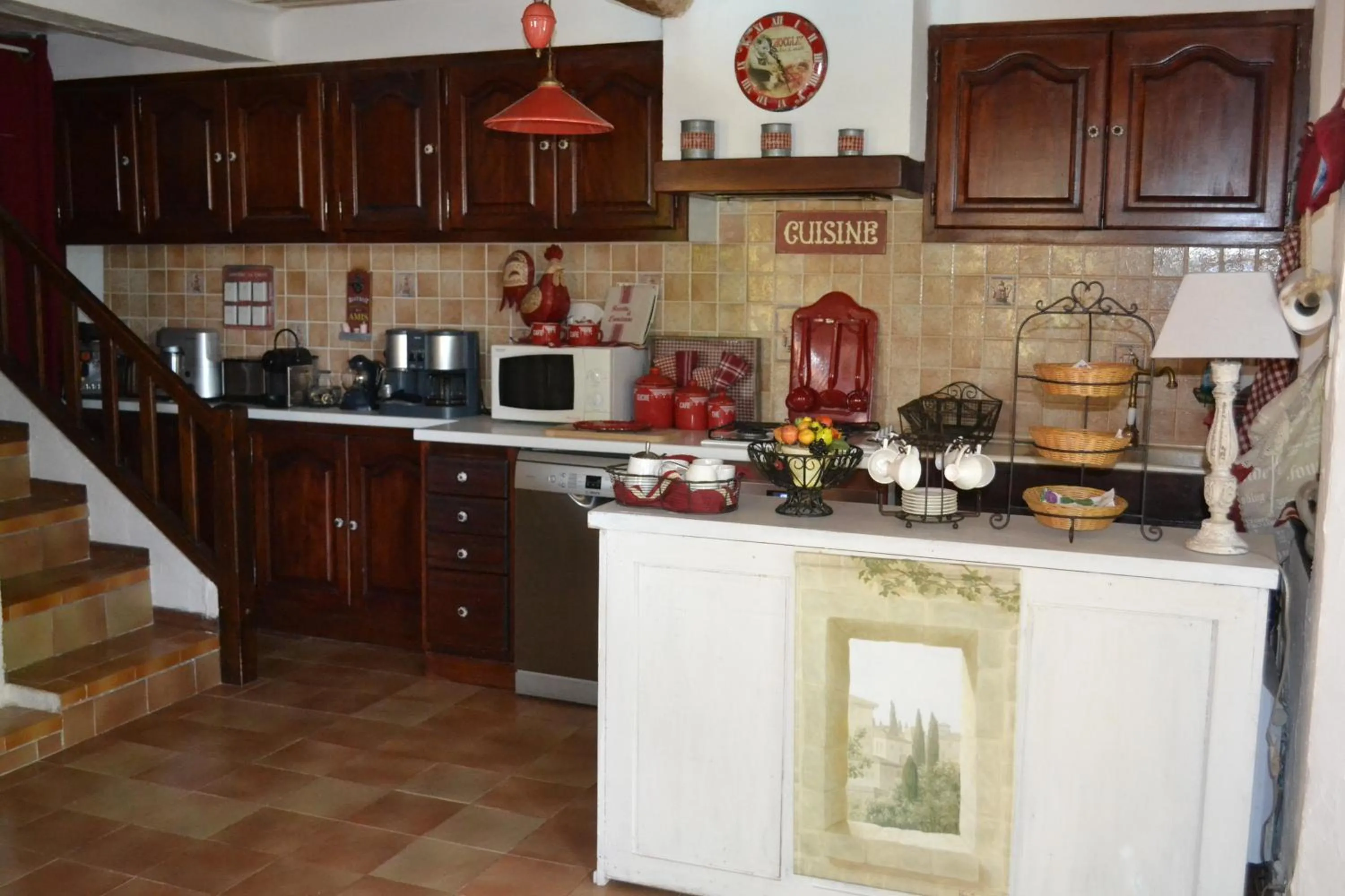 Kitchen or kitchenette in Tivoli en Provence
