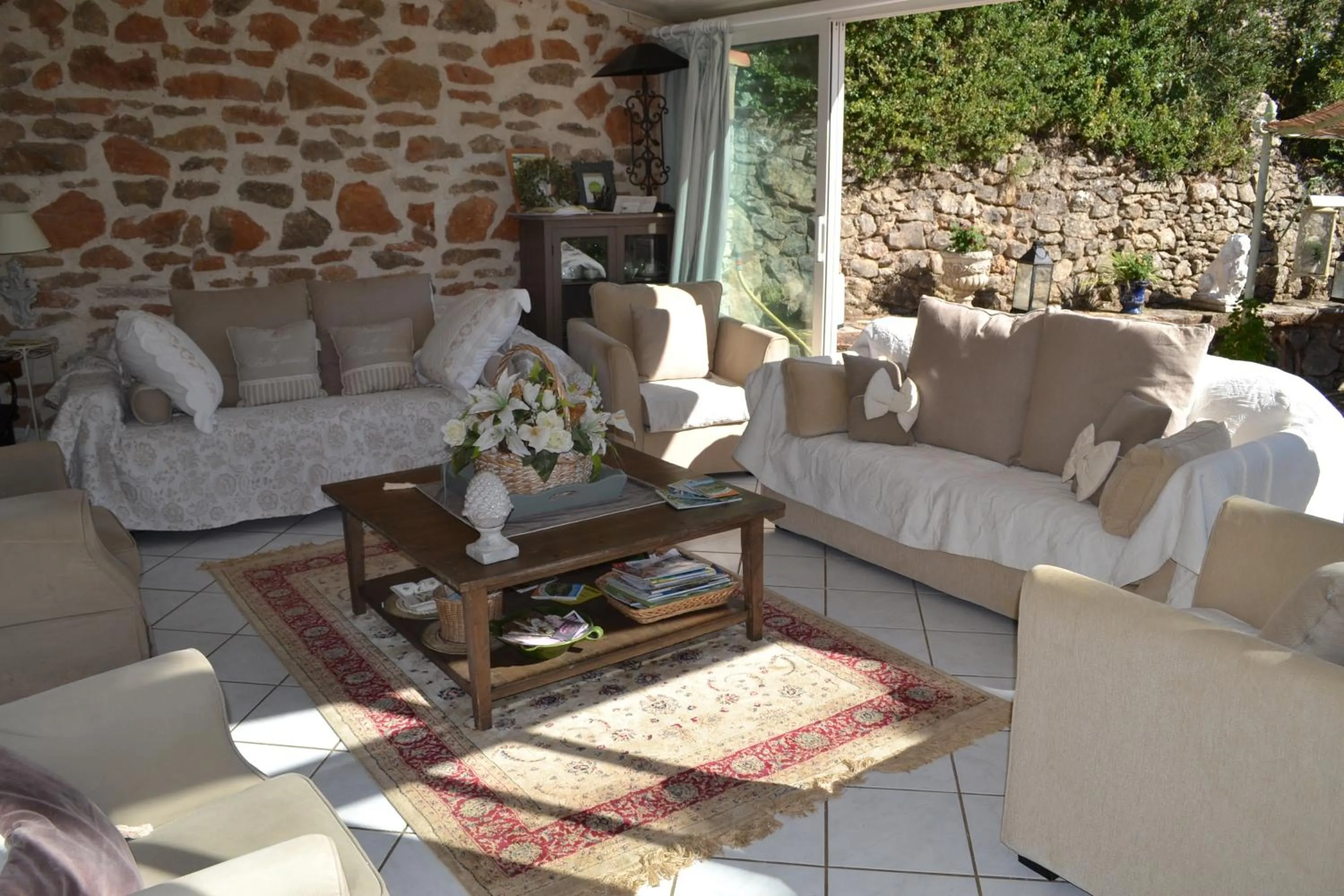 Communal lounge/ TV room in Tivoli en Provence