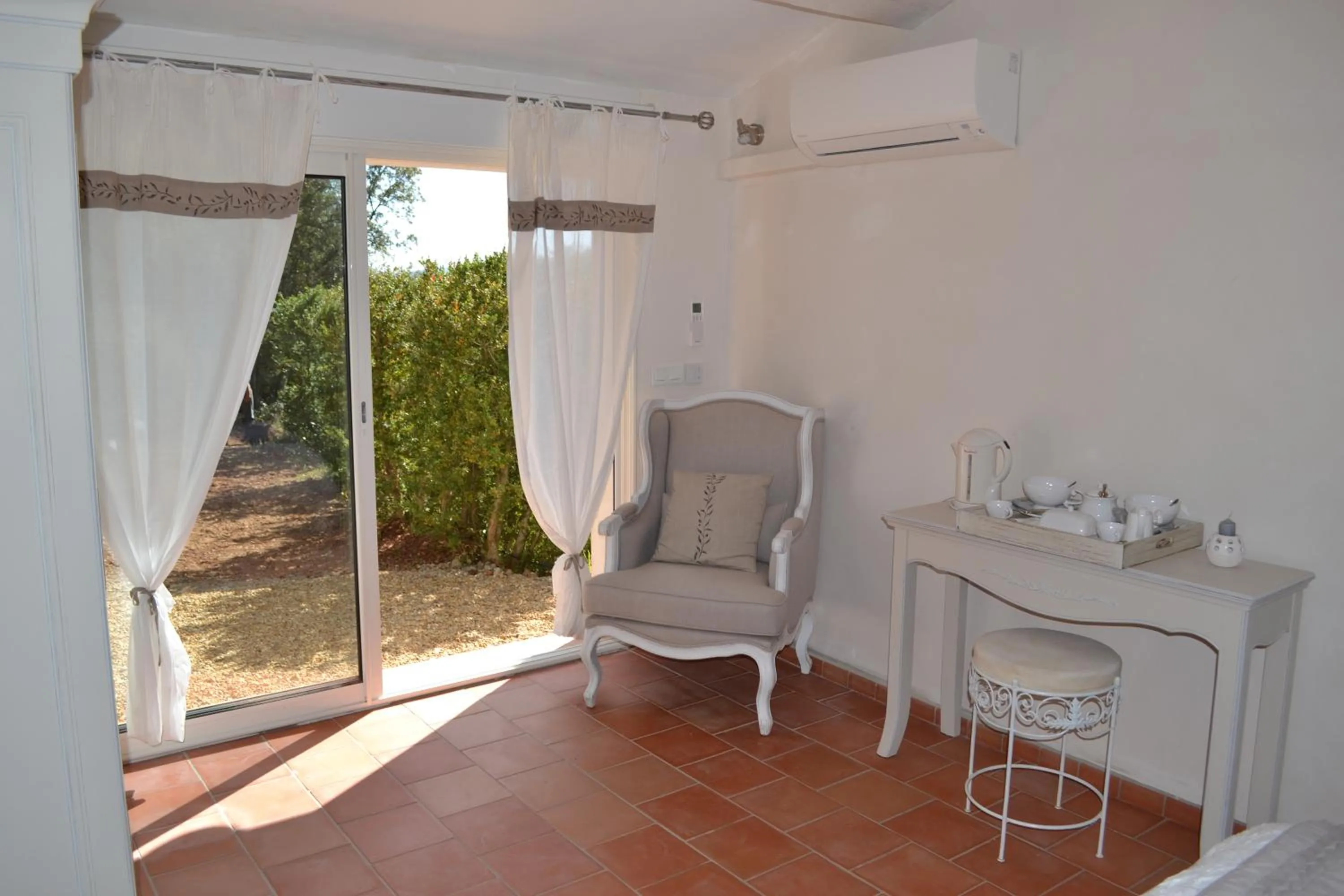 Photo of the whole room in Tivoli en Provence