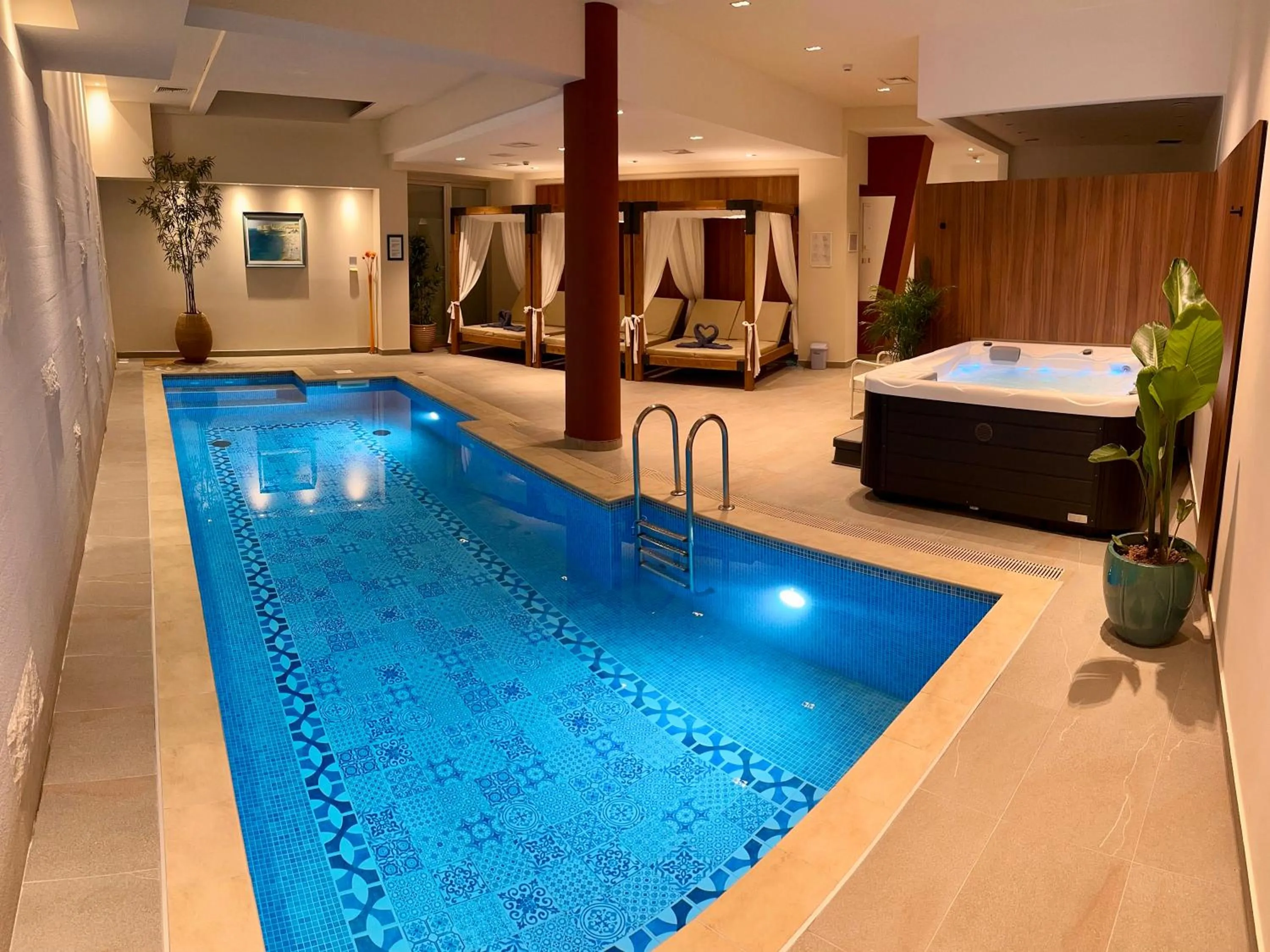 Hot Tub in Hotel Eden