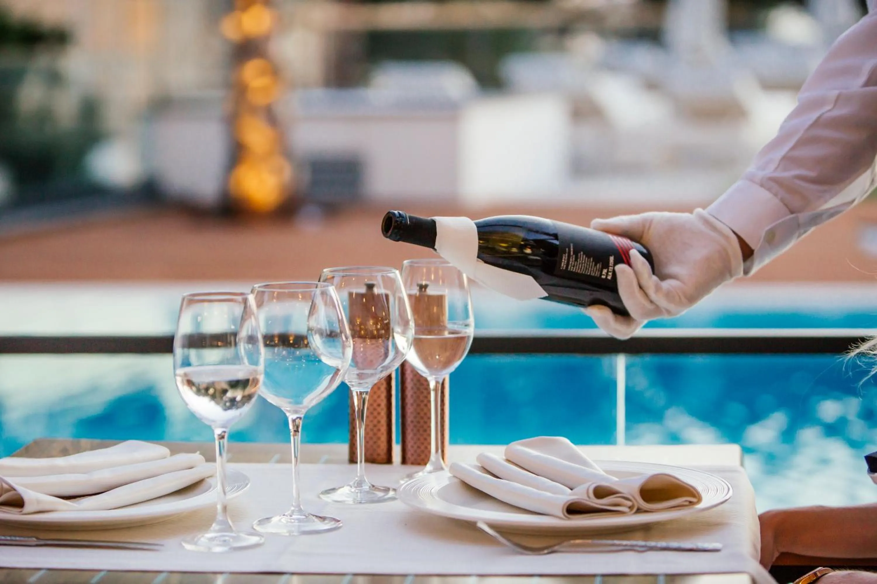 Restaurant/places to eat in Hotel Eden