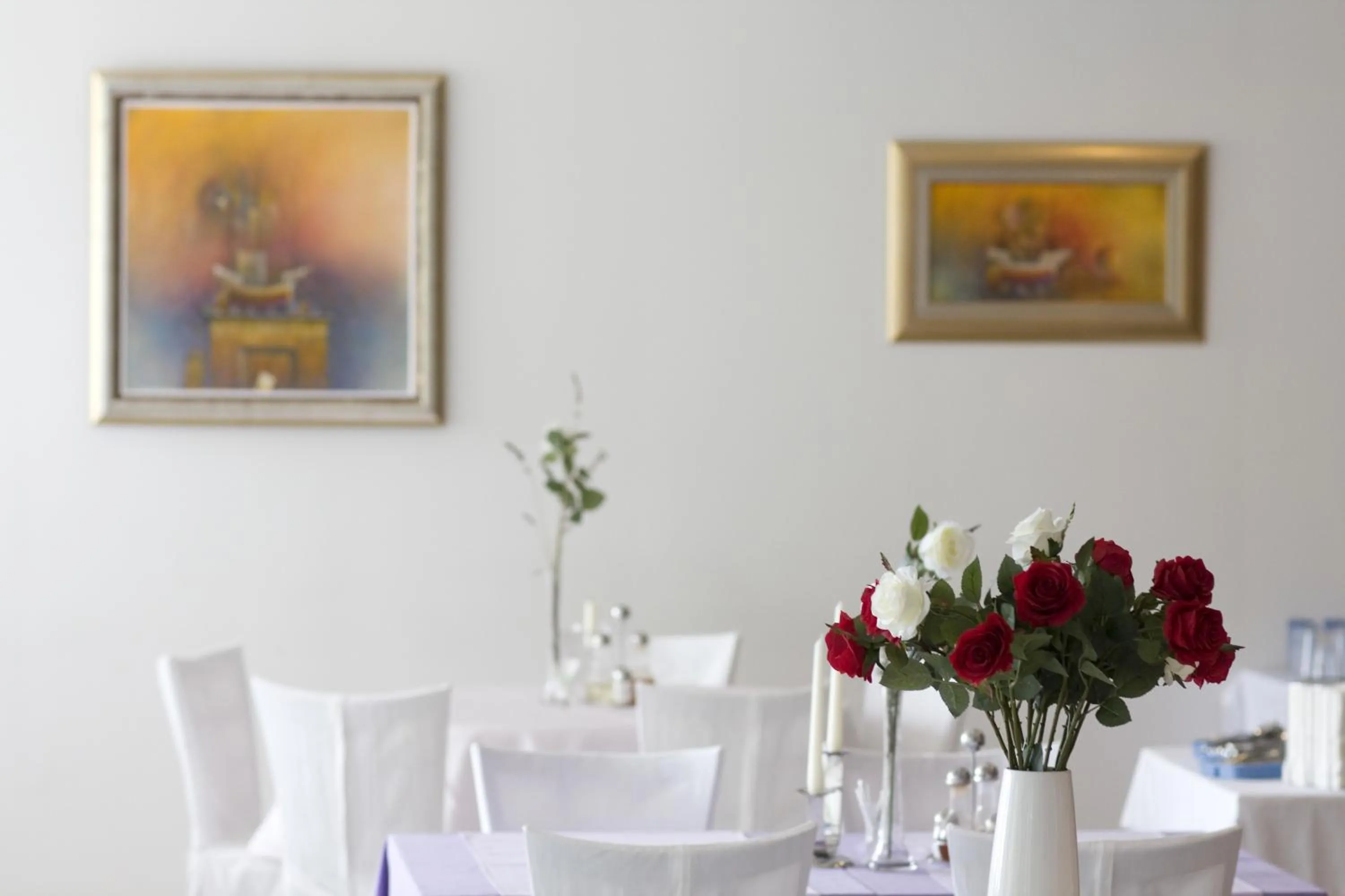 Restaurant/places to eat in Hotel Eden