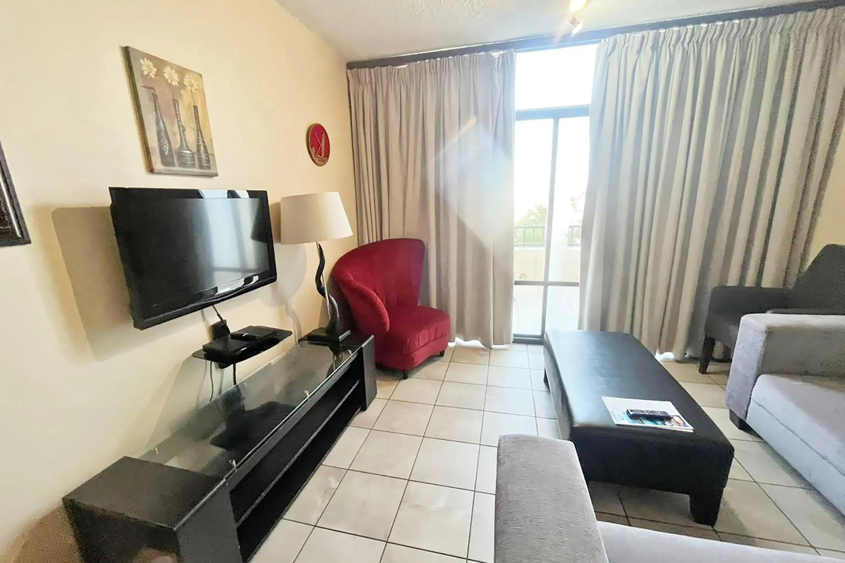 TV and multimedia in First Group Breakers Resort - Official