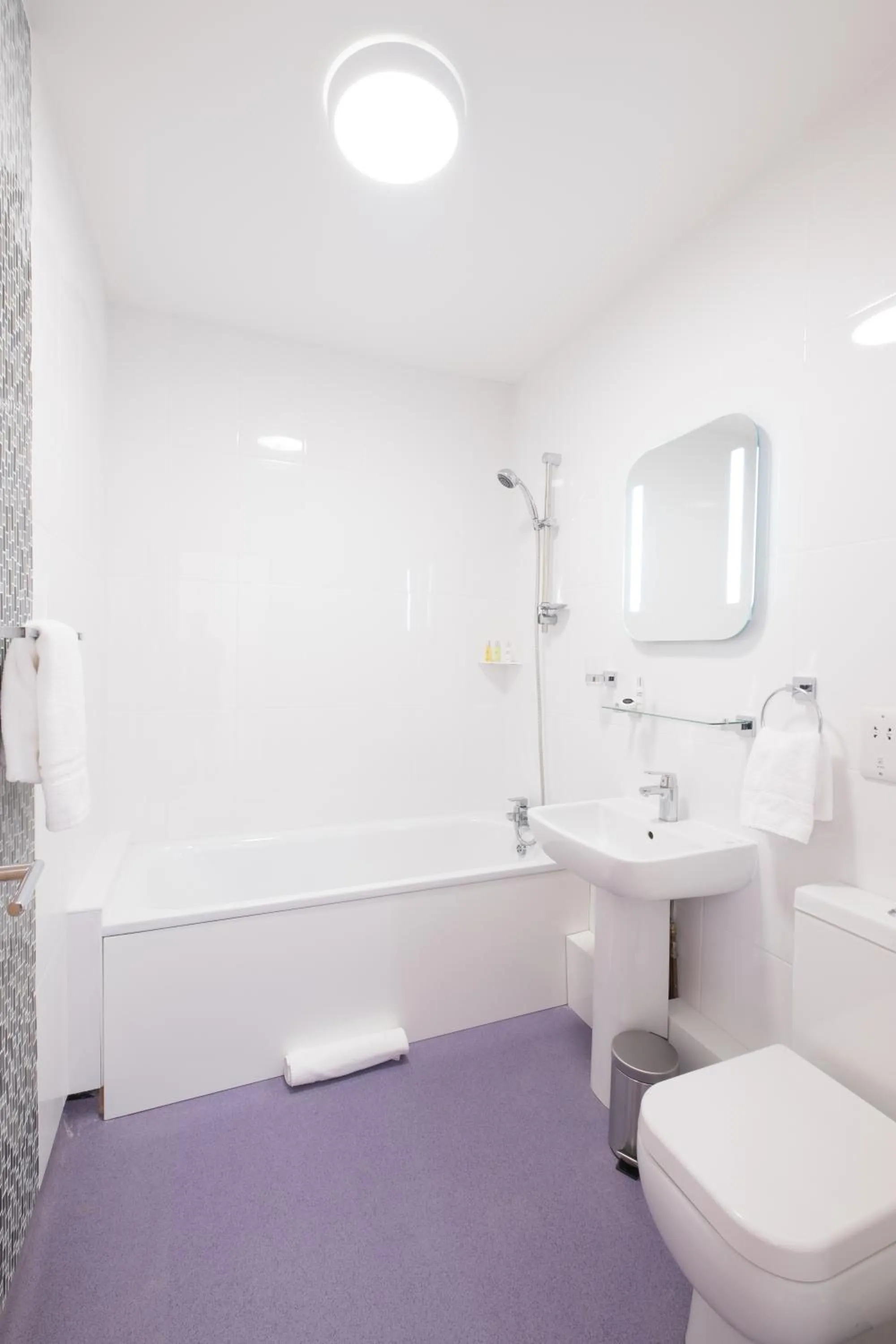 Toilet in Signature Hotel London