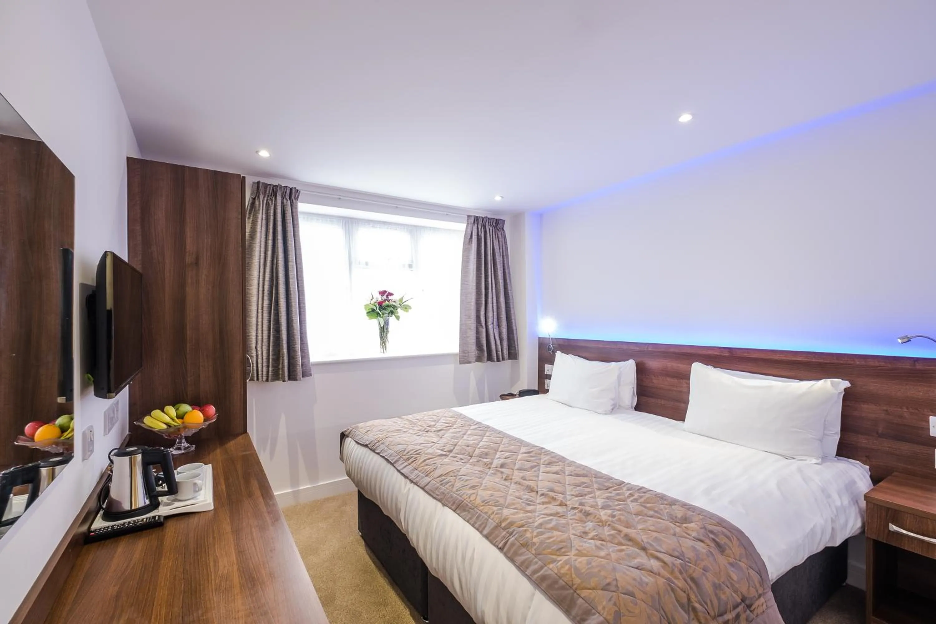 Photo of the whole room, Bed in Signature Hotel London