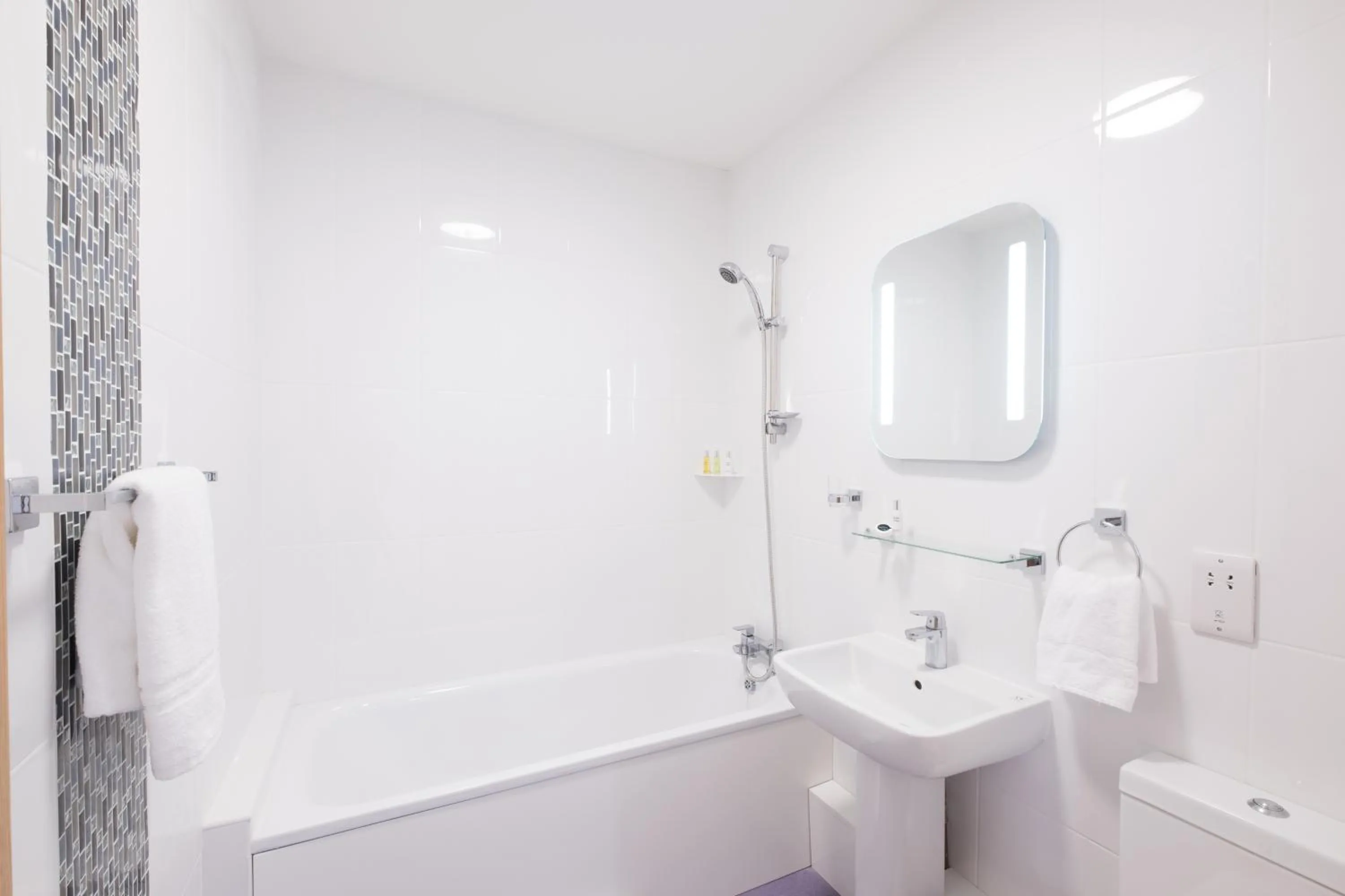 Toilet in Signature Hotel London