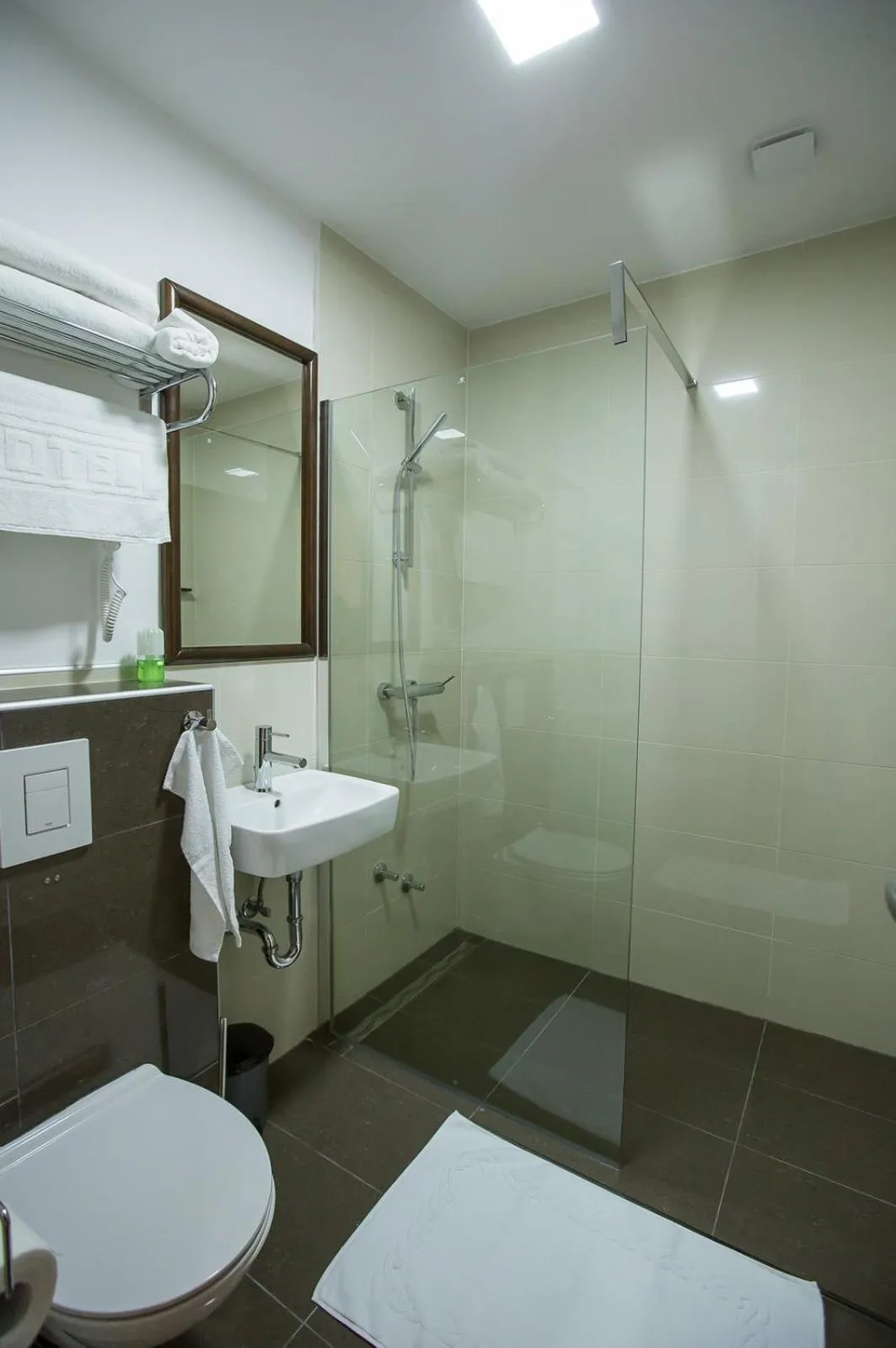 Bathroom in Heartland City B&B