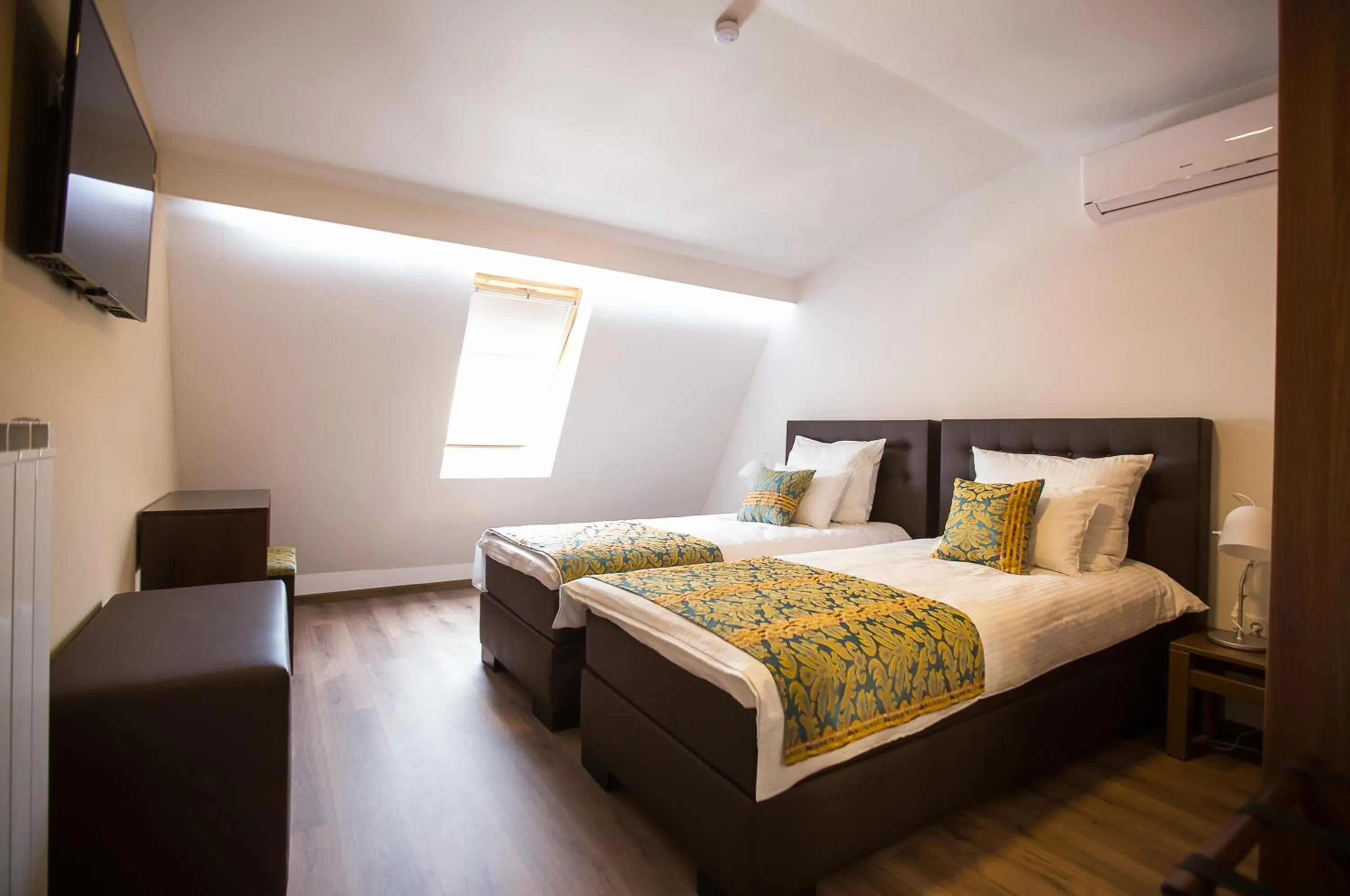 Photo of the whole room, Bed in Heartland City B&B