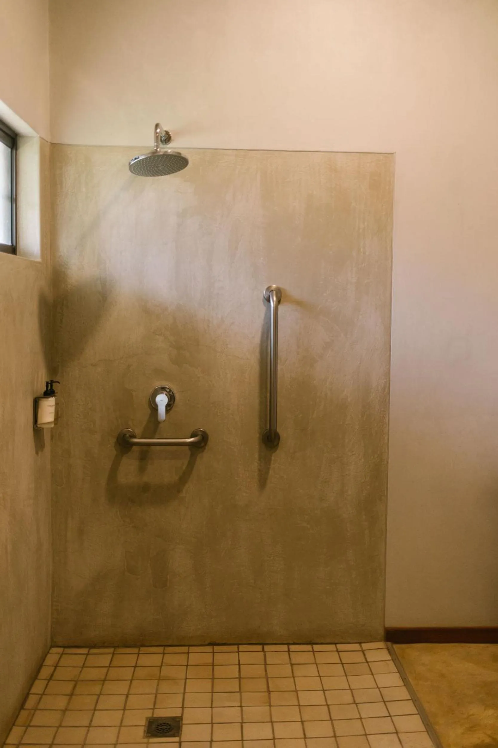 Shower in Hamiltons Lodge & Restaurant