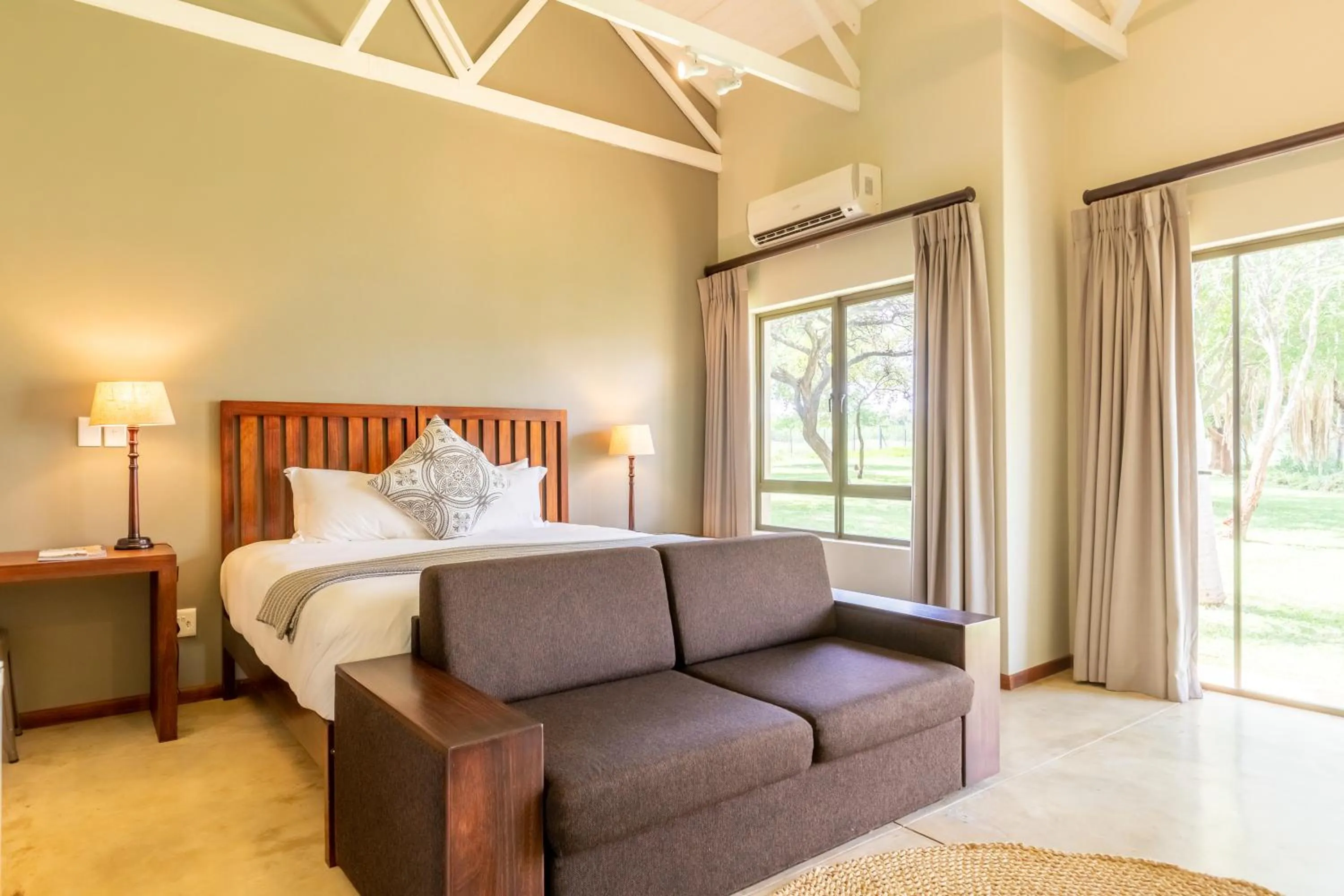 Bed in Hamiltons Lodge & Restaurant