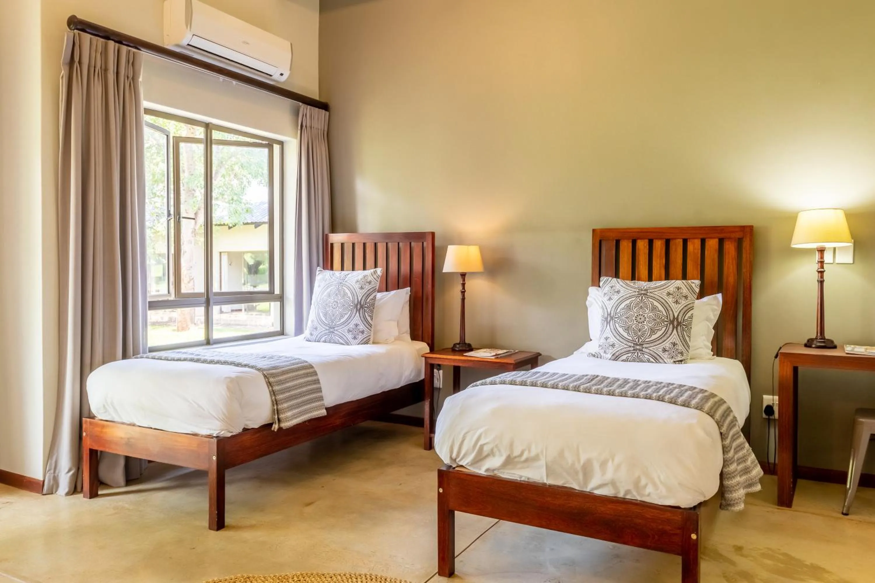 Bed in Hamiltons Lodge & Restaurant